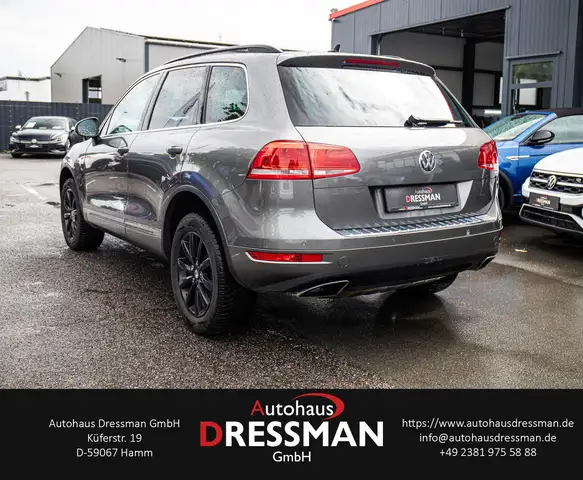 Volkswagen Touareg view 6