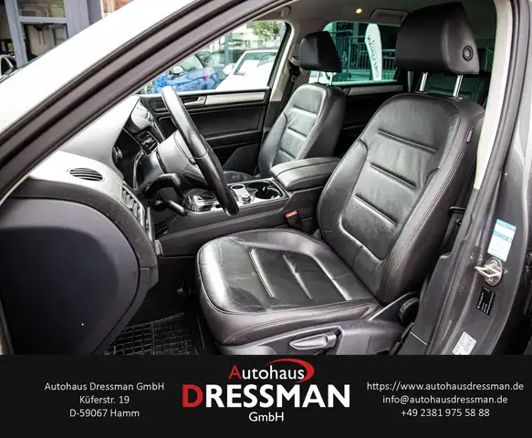 Volkswagen Touareg view 11