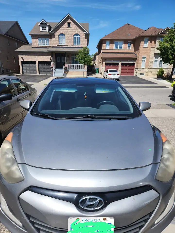 Hyundai ELANTRA photo Hyundai ELANTRA