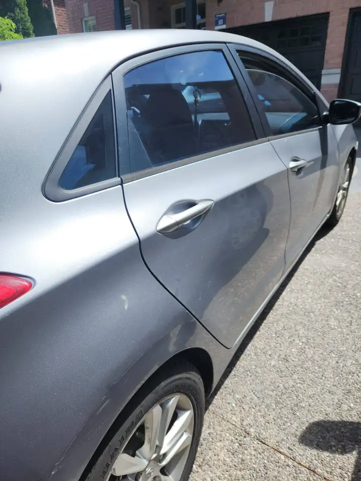 Hyundai ELANTRA photo Hyundai ELANTRA