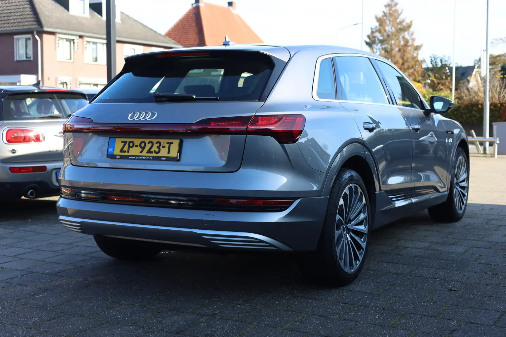 Audi e-tron E-TRON 55 QUATTRO 95 KWH | S-LINE | LEDER | CAMERA Gris - 2