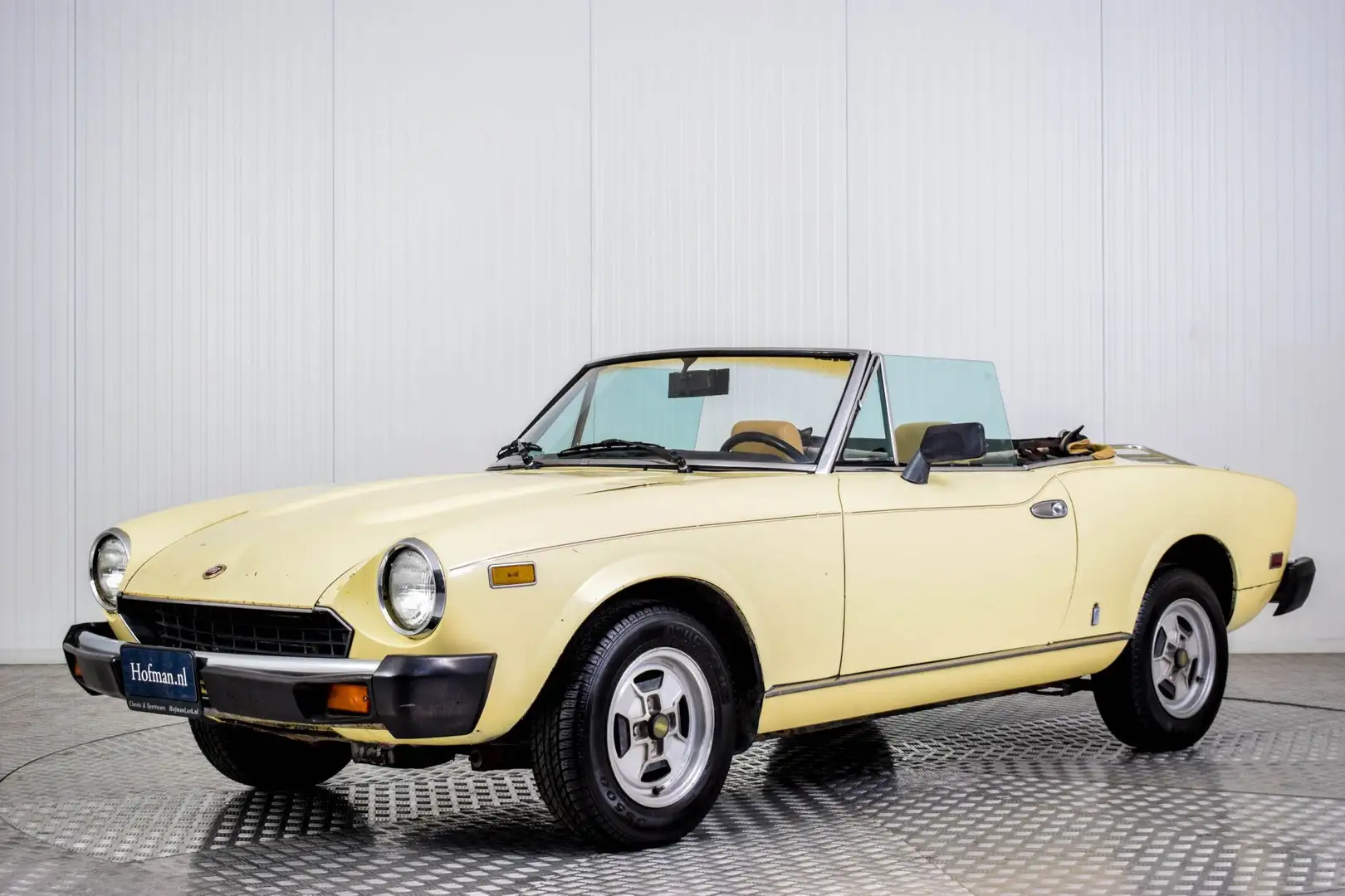 Fiat 124 Spider 2000 Injection Beżowy - 1