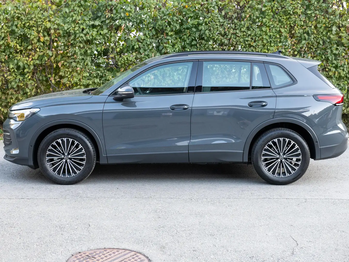 Volkswagen Tiguan 1.5 eTSI 110 kW Life Grau - 2