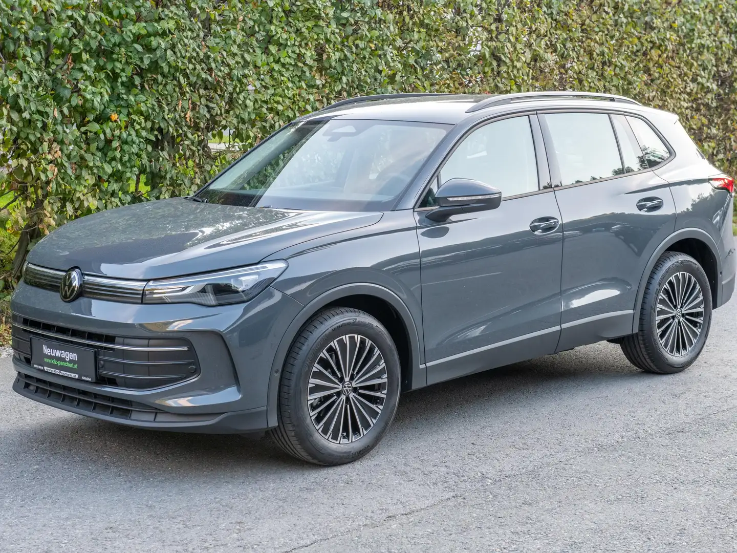Volkswagen Tiguan 1.5 eTSI 110 kW Life Grau - 1