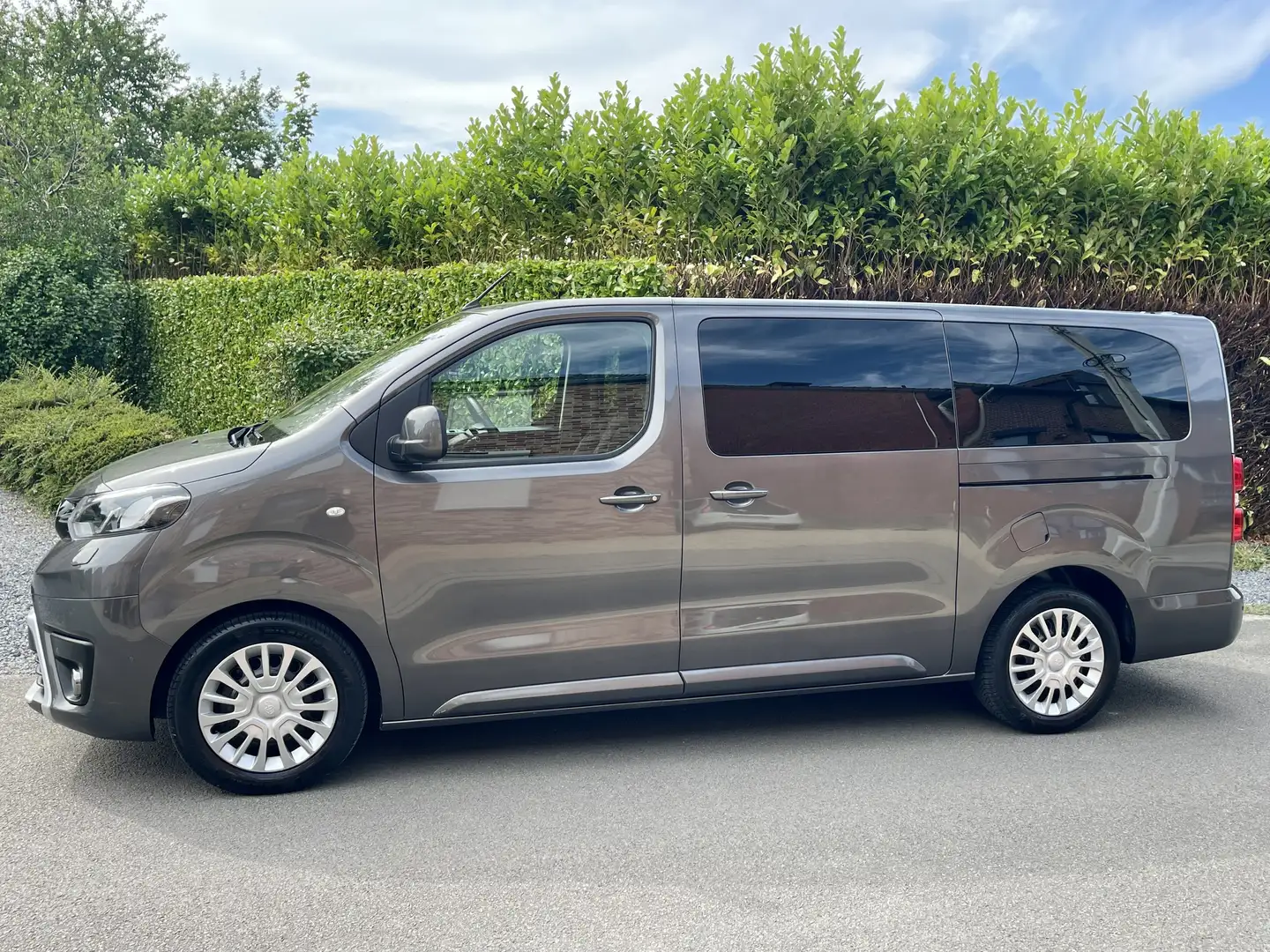 Toyota Proace Verso 2.0 D-4D Long chassis 8 places , automatique Gris - 2