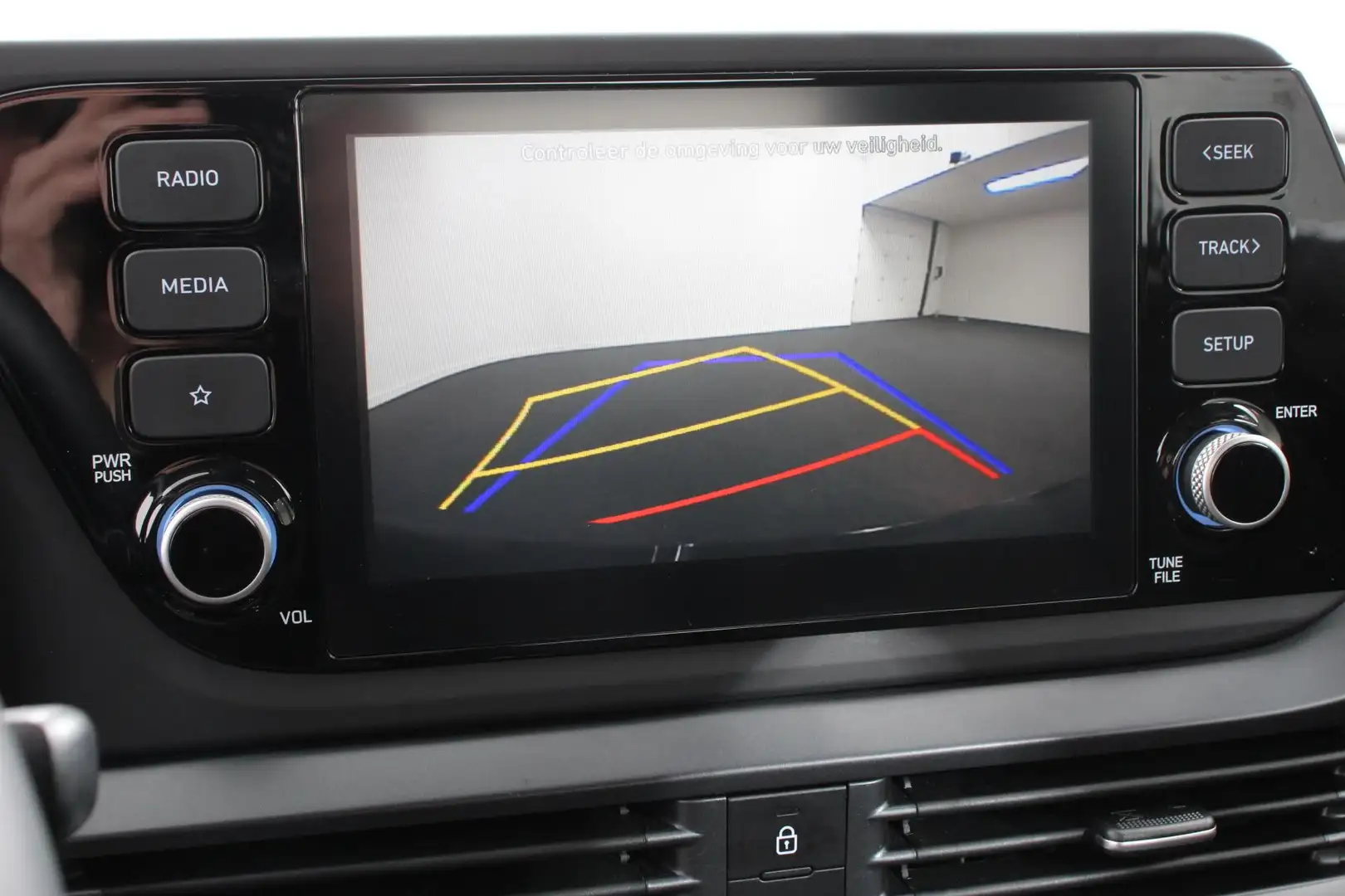Hyundai i20 1.0 T-GDI Comfort | Navigatie | Apple Carplay/ And Zwart - 2