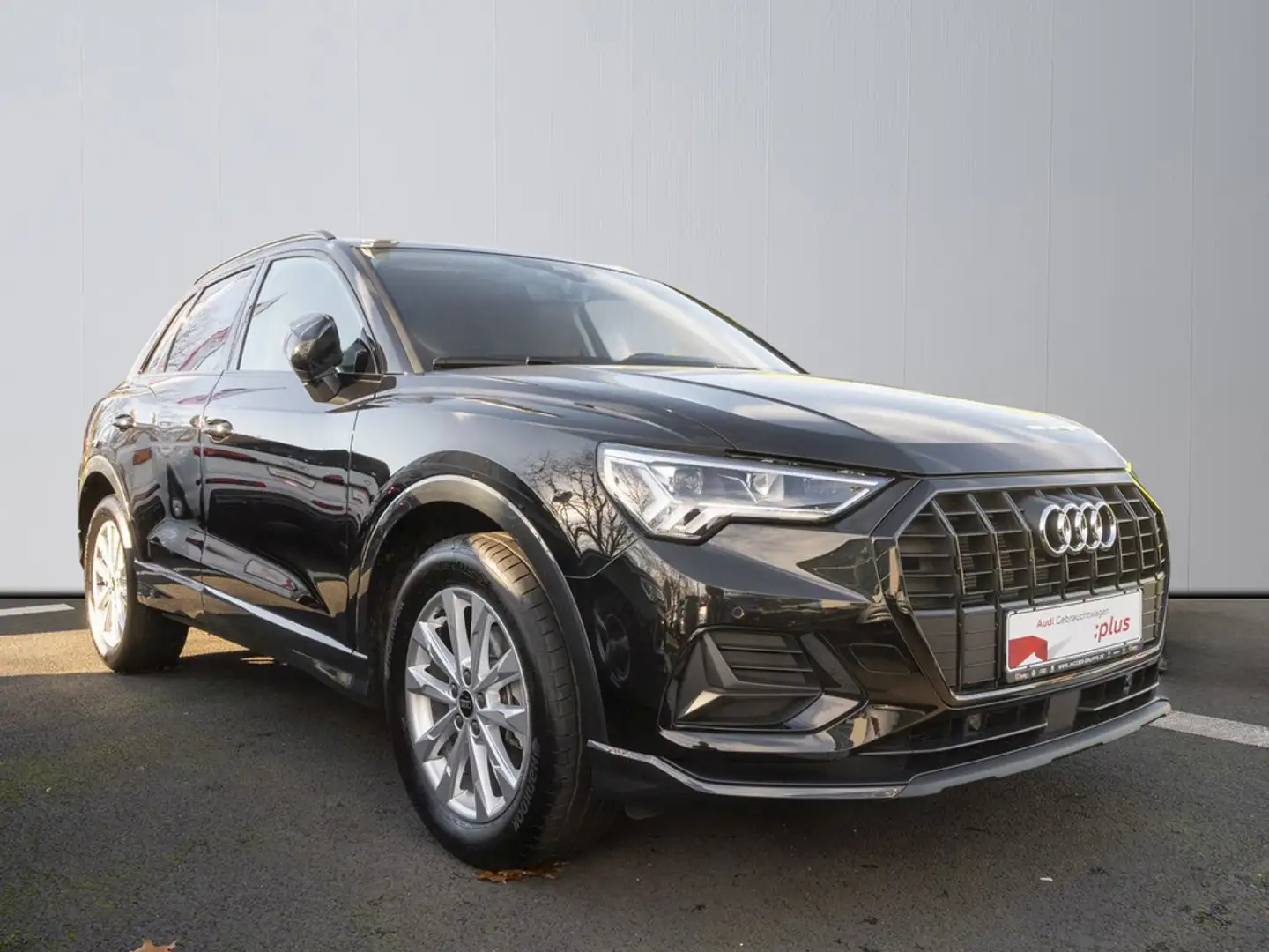Audi Q3 35 TFSI advanced SHZ,AHK,PDC,LED Schwarz - 2