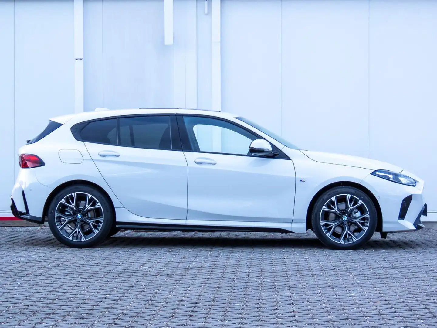 BMW 120 M Sport AHK AdLED HuD PanoD LiveCoProf eKlap Alb - 2