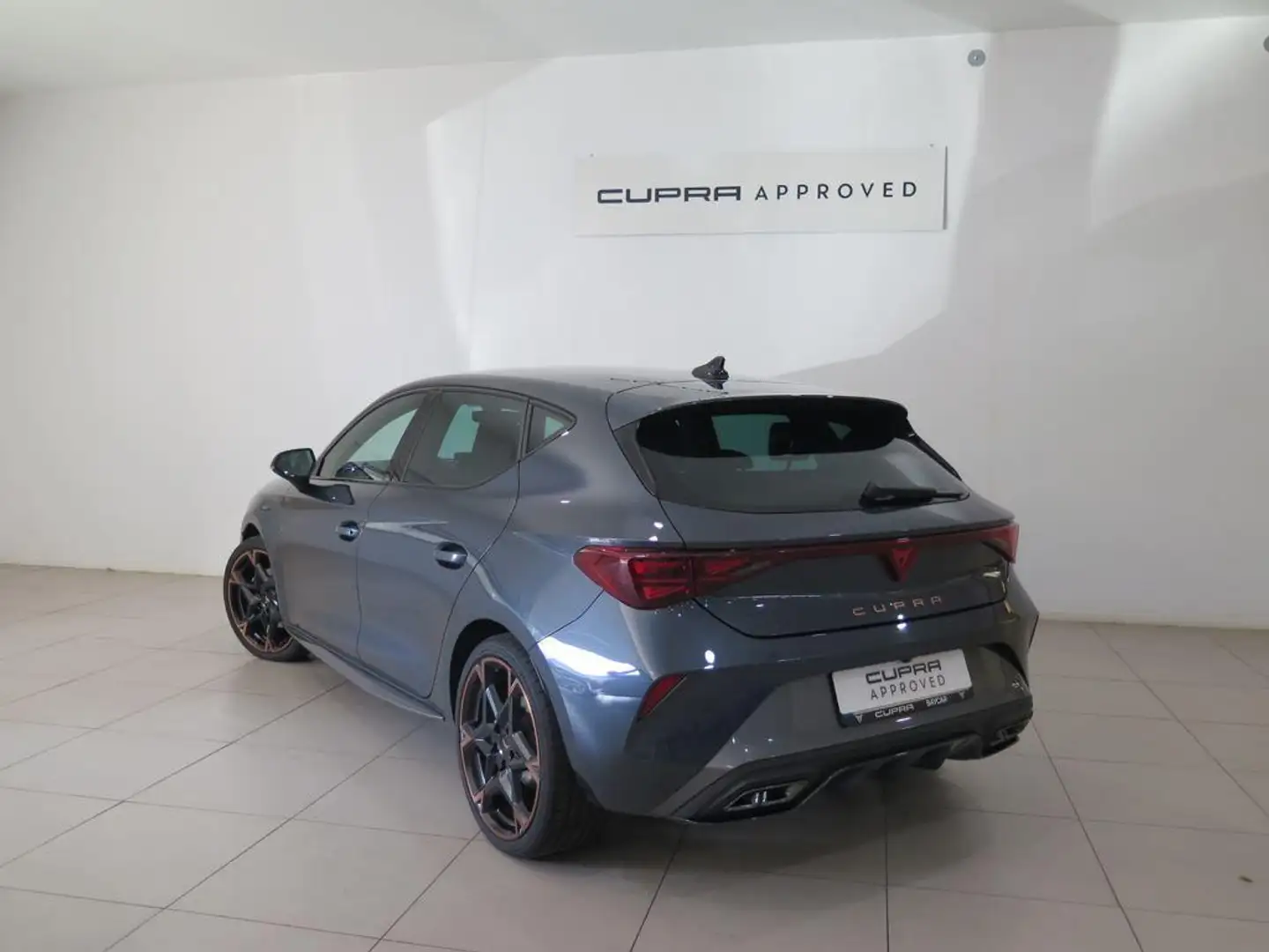 CUPRA Leon 1.5 eTSI 110 DSG Gris - 2