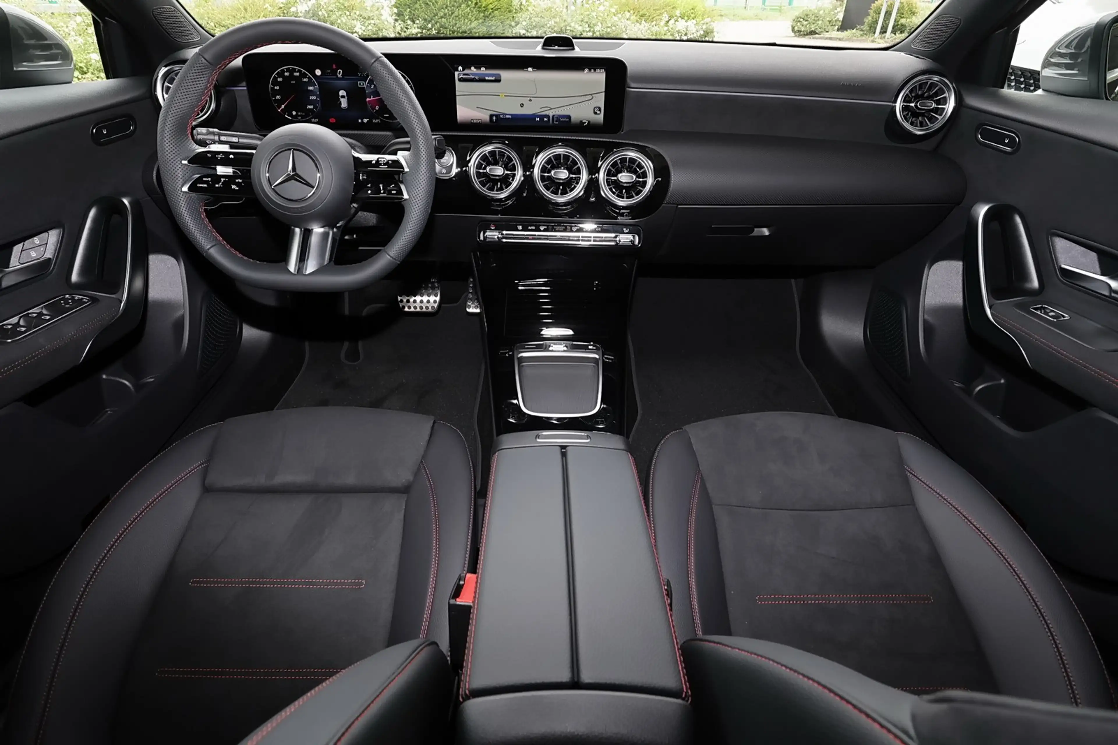Mercedes-Benz A 220 4M AMG MBUX+360°+M-LED+Distro+Totwink+18 — photo 5