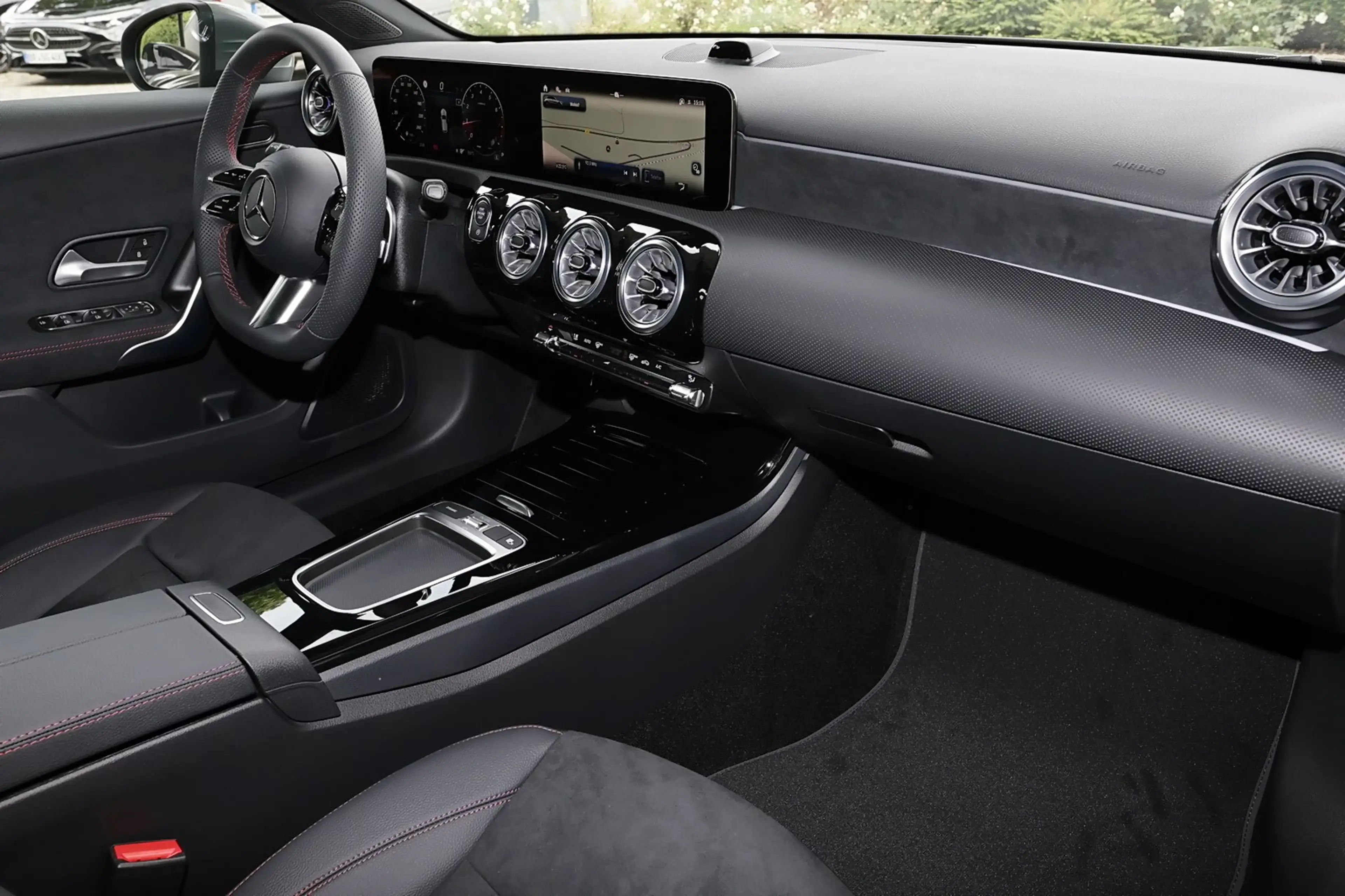Mercedes-Benz A 220 4M AMG MBUX+360°+M-LED+Distro+Totwink+18 — photo 7
