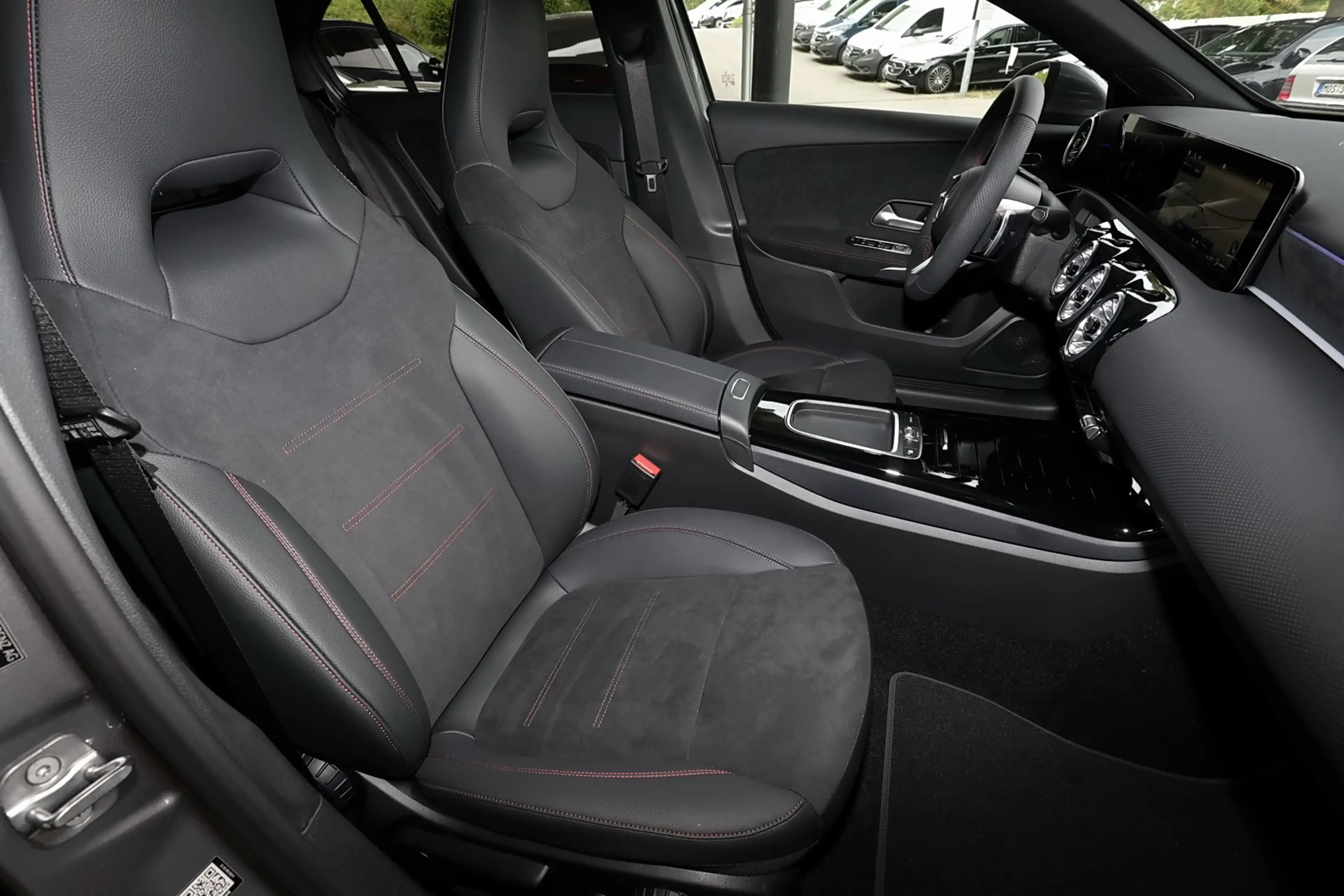Mercedes-Benz A 220 4M AMG MBUX+360°+M-LED+Distro+Totwink+18 — photo 4