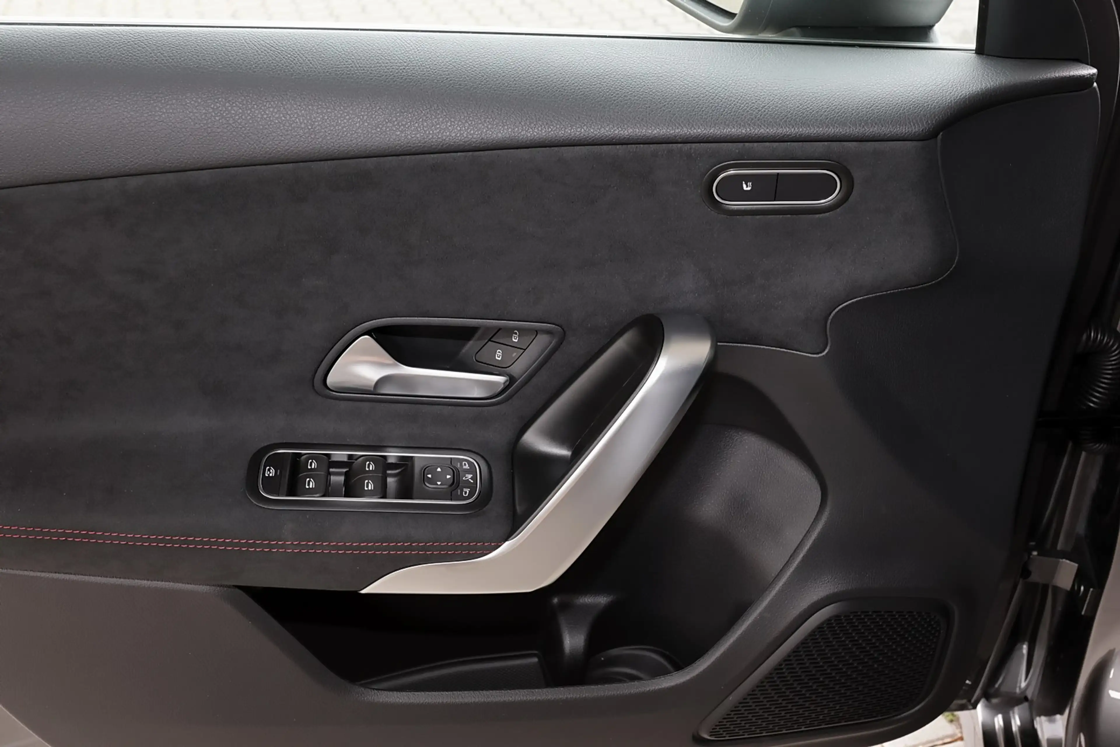 Mercedes-Benz A 220 4M AMG MBUX+360°+M-LED+Distro+Totwink+18 — photo 11