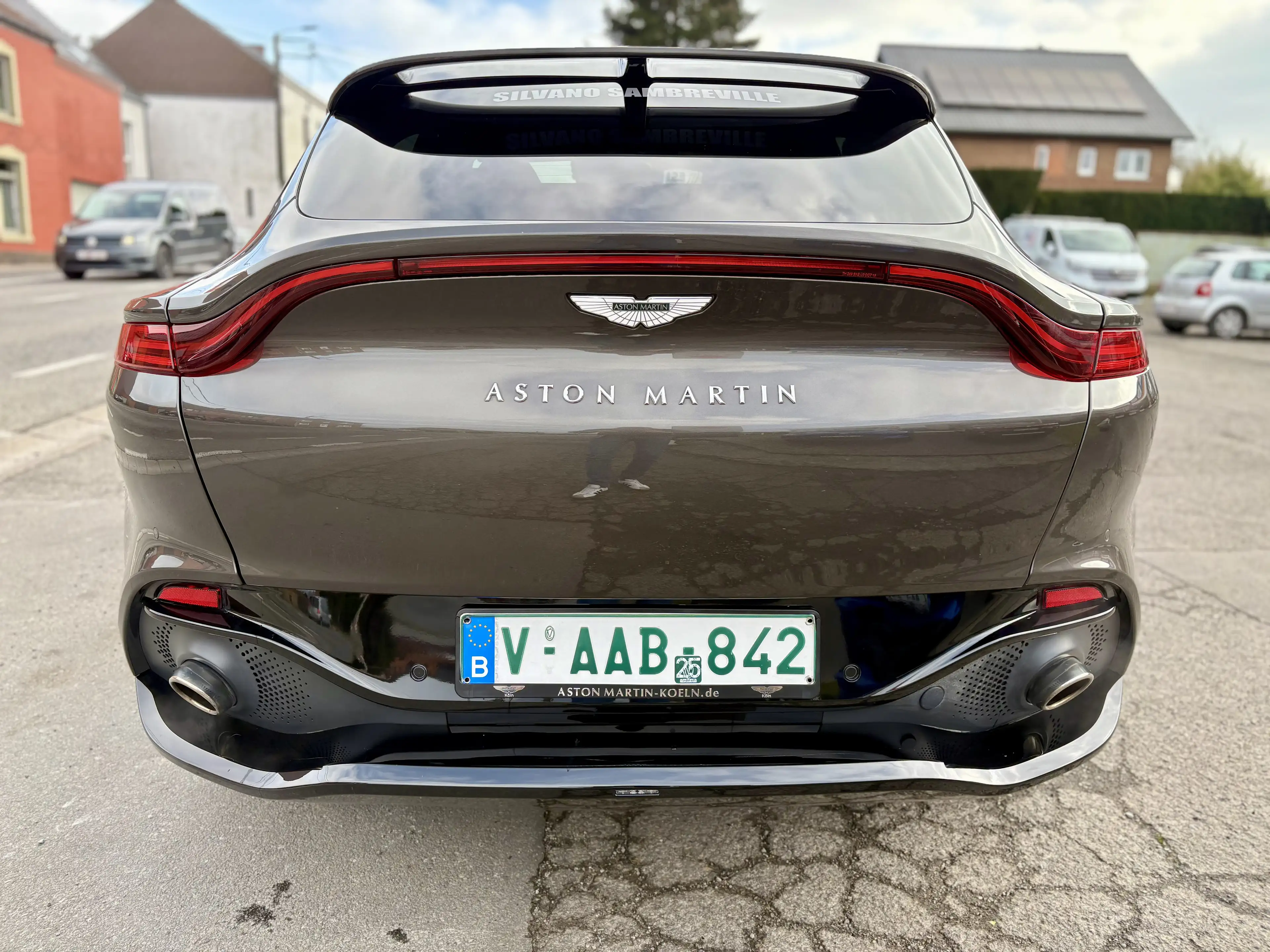 Aston Martin DBX V8 — photo 5