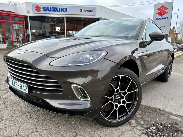 Aston Martin DBX V8