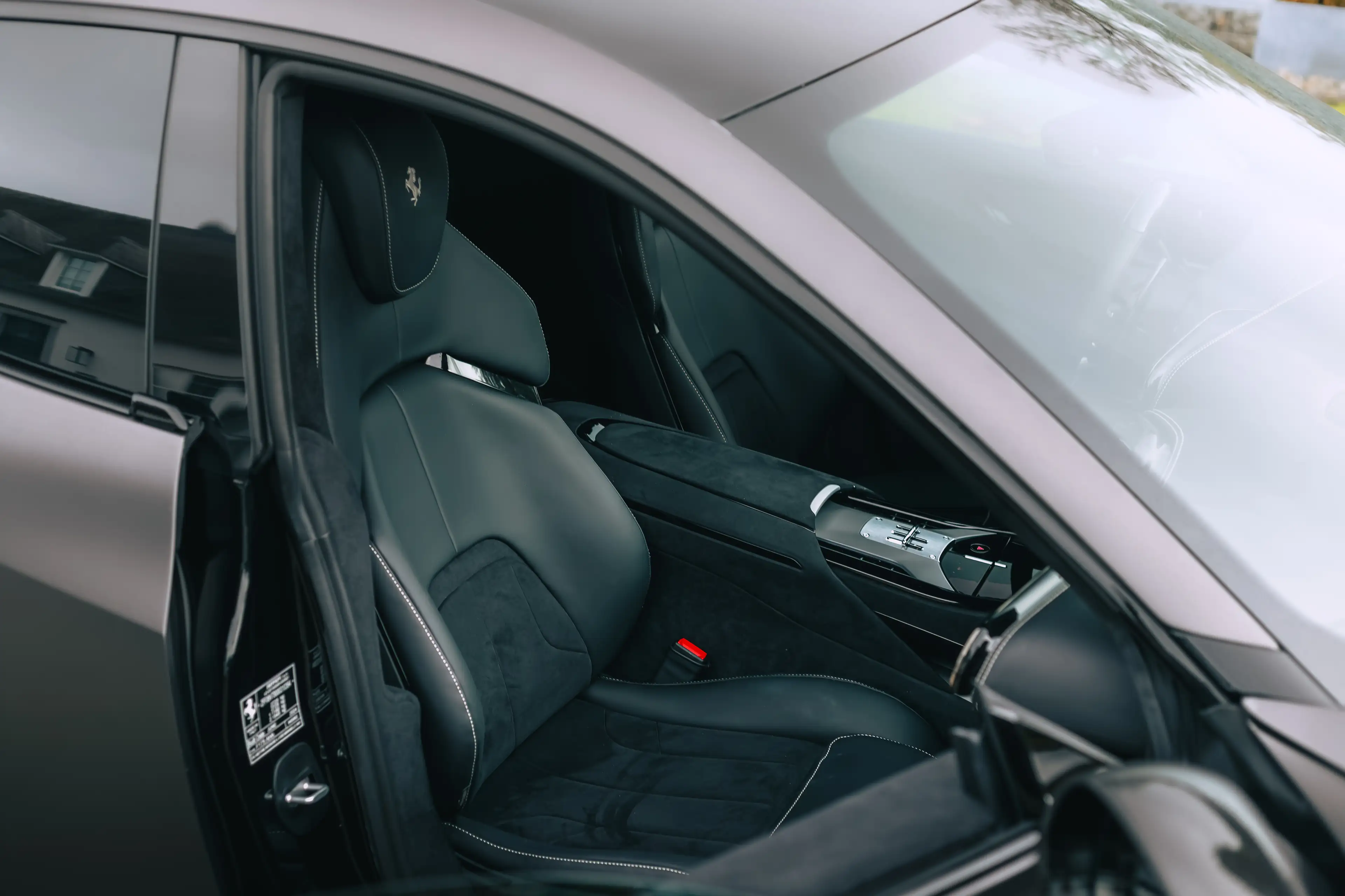 Ferrari Purosangue Matte Grigio/ Panoramic roof/ Carbon Pack/ Belgian — photo 15
