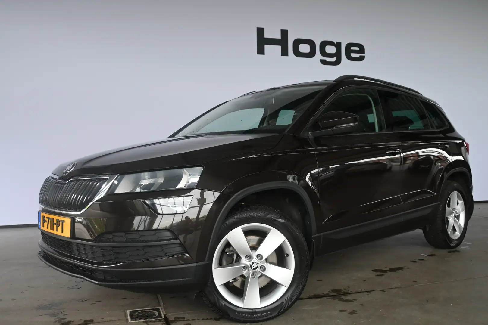 Skoda Karoq 1.0 TSI Style Automaat Clima Carplay Stoelverwarmi Bruin - 1
