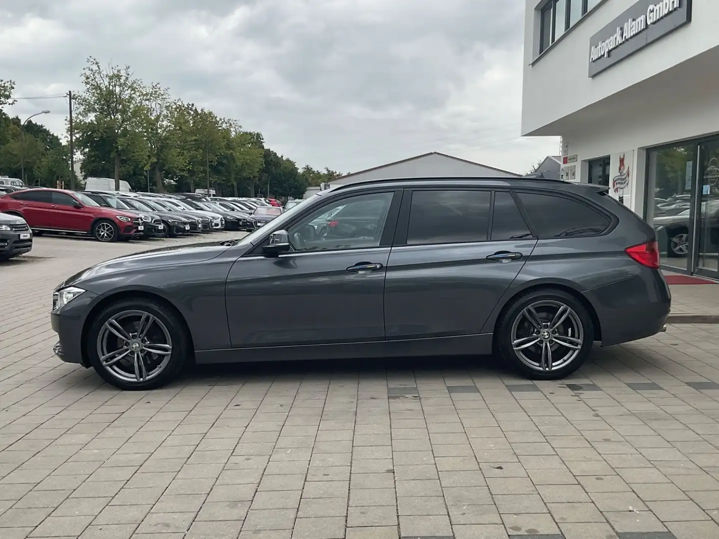 BMW 320 d xDrive Touring  Alu Klima Navi SHZ 18 Zoll Grey - 2