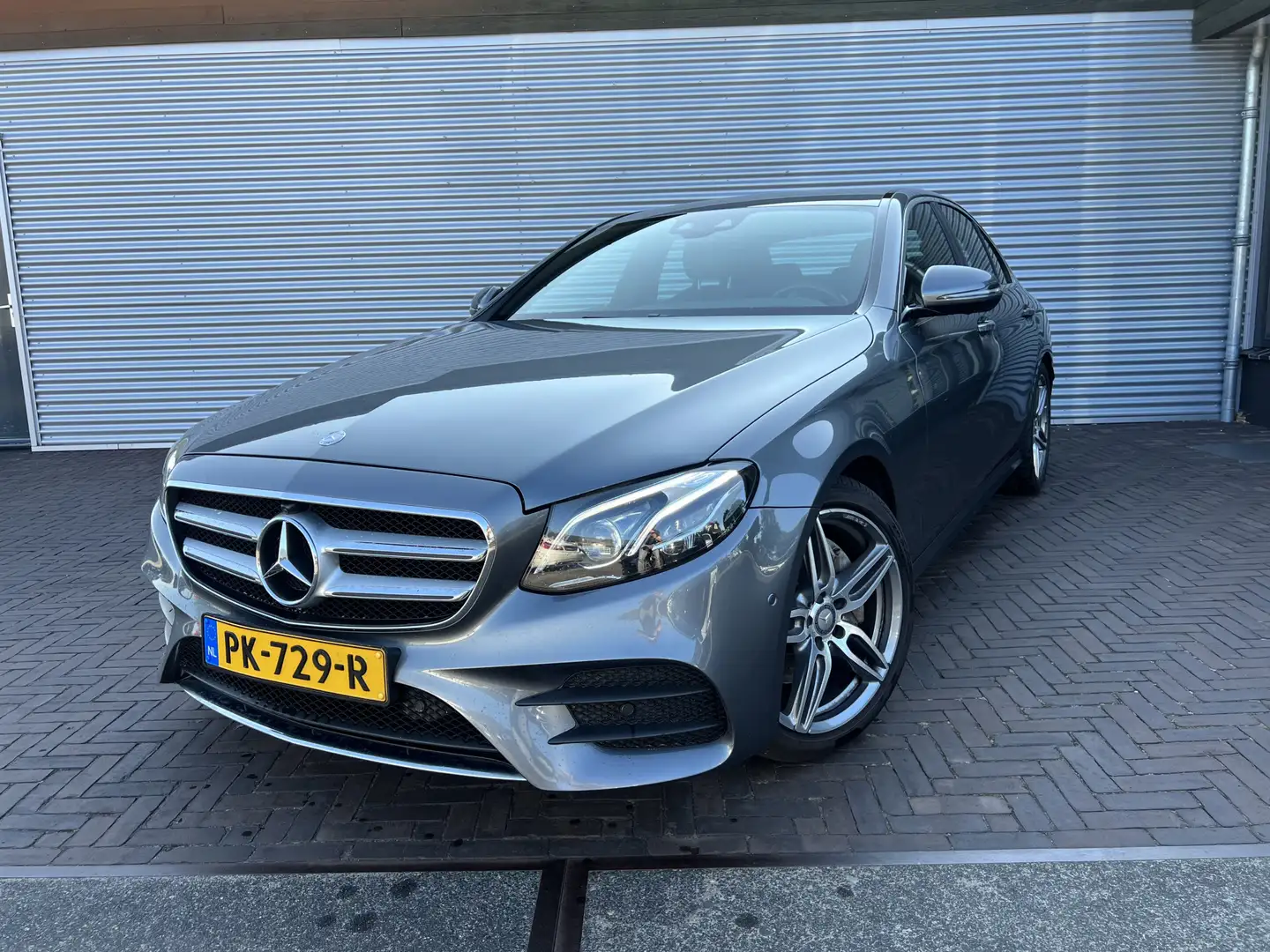 Mercedes-Benz E 220 d Prestige Plus amg pakket Grijs - 1