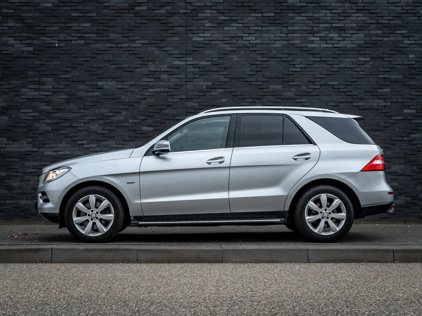 Mercedes-Benz ML 350 4Matic/schuifdak/luchtvering/trekhaak/navi/airco Zilver - 1