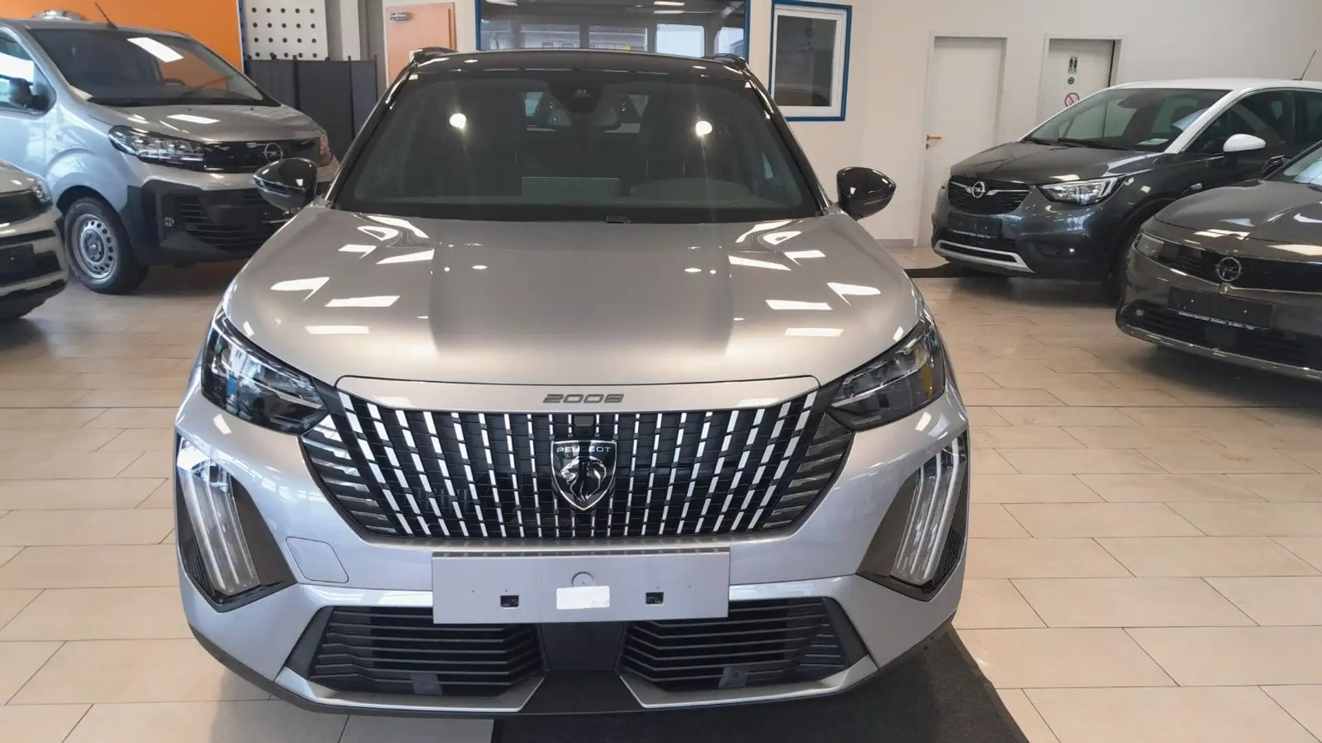 Peugeot 2008 Hybrid 136 GT Gris - 2