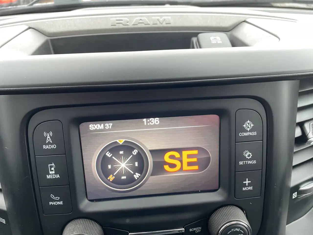 RAM 1500 снимка RAM 1500