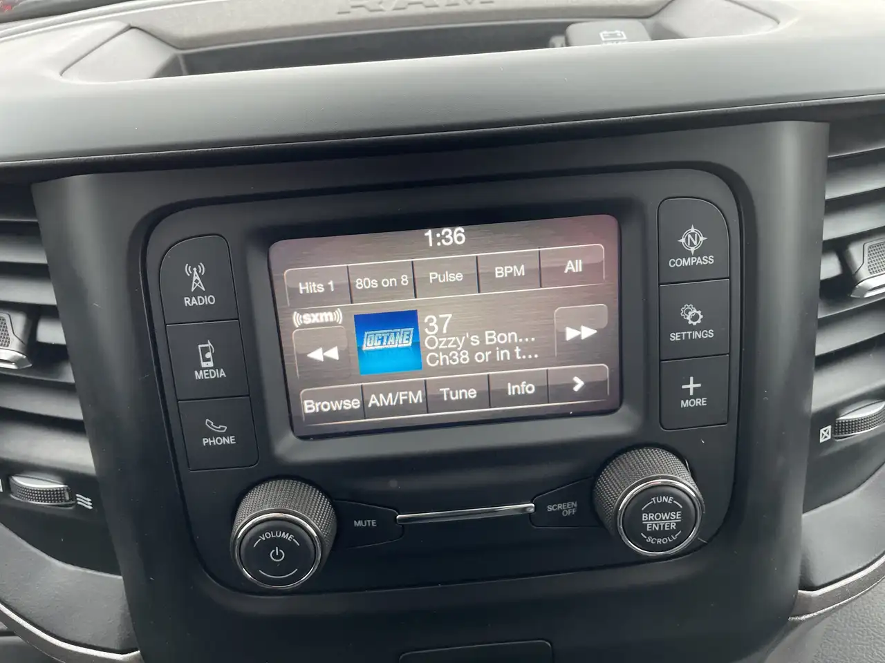 RAM 1500 снимка RAM 1500