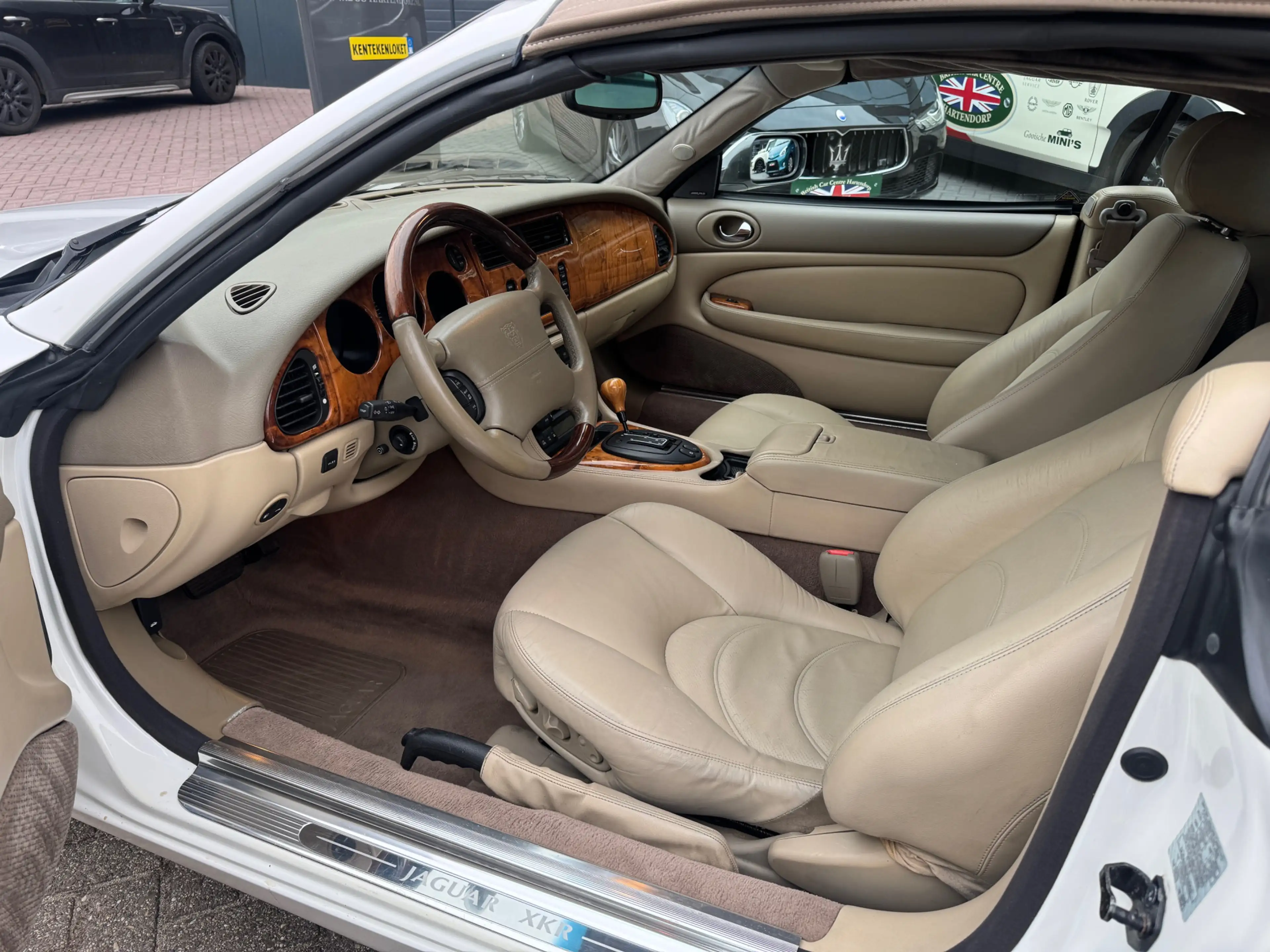 Jaguar XKR 4.0 V8 Convertible — photo 3