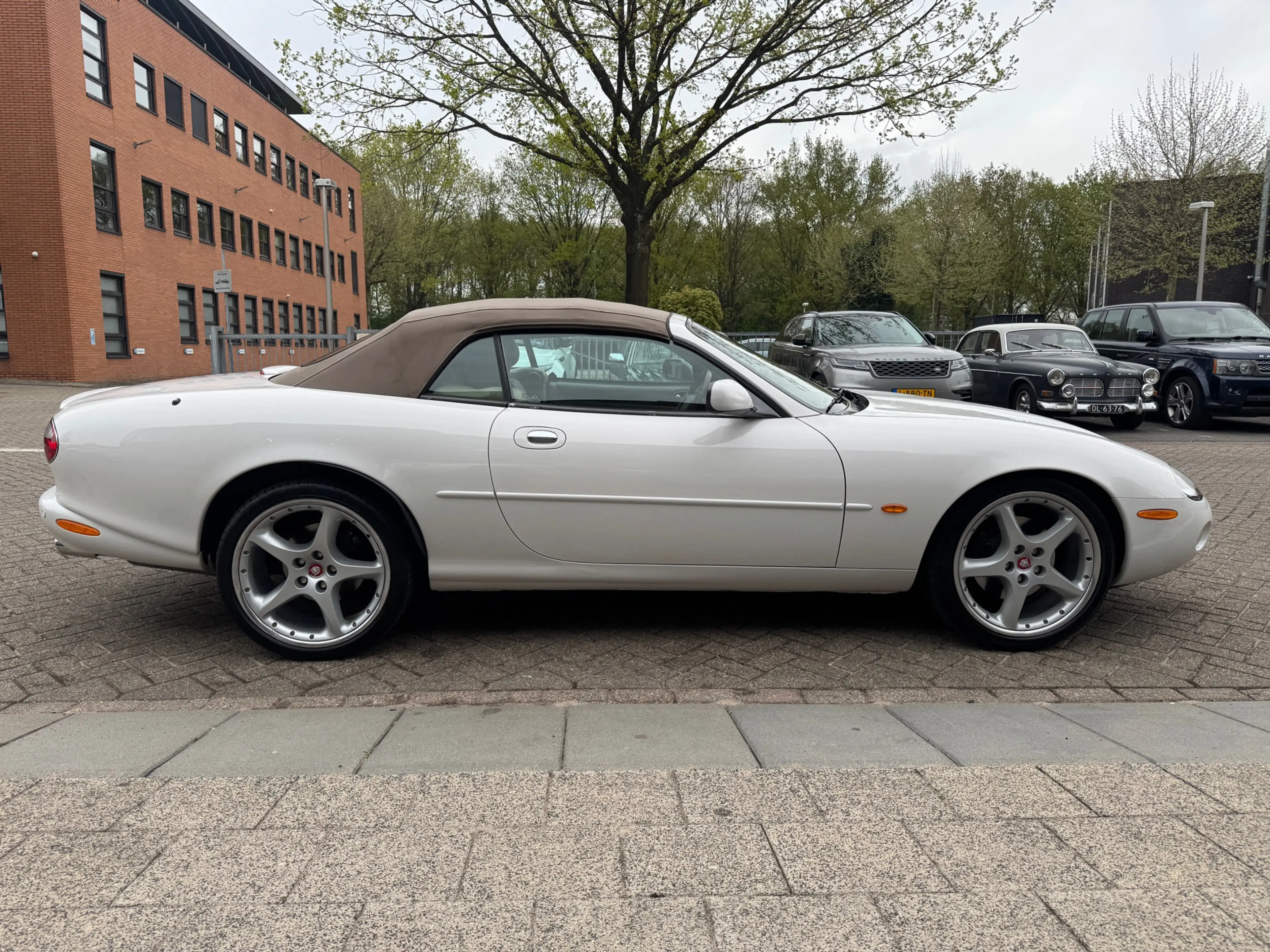 Jaguar XKR 4.0 V8 Convertible — photo 13