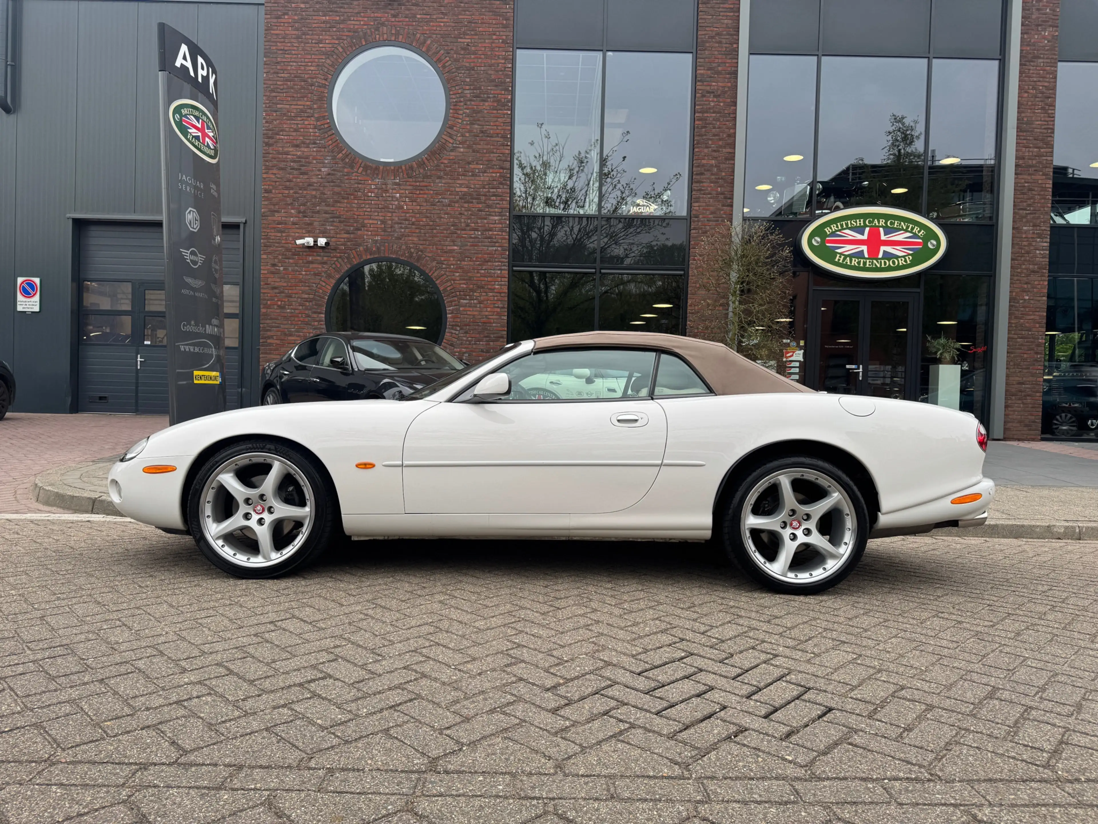 Jaguar XKR 4.0 V8 Convertible — photo 2