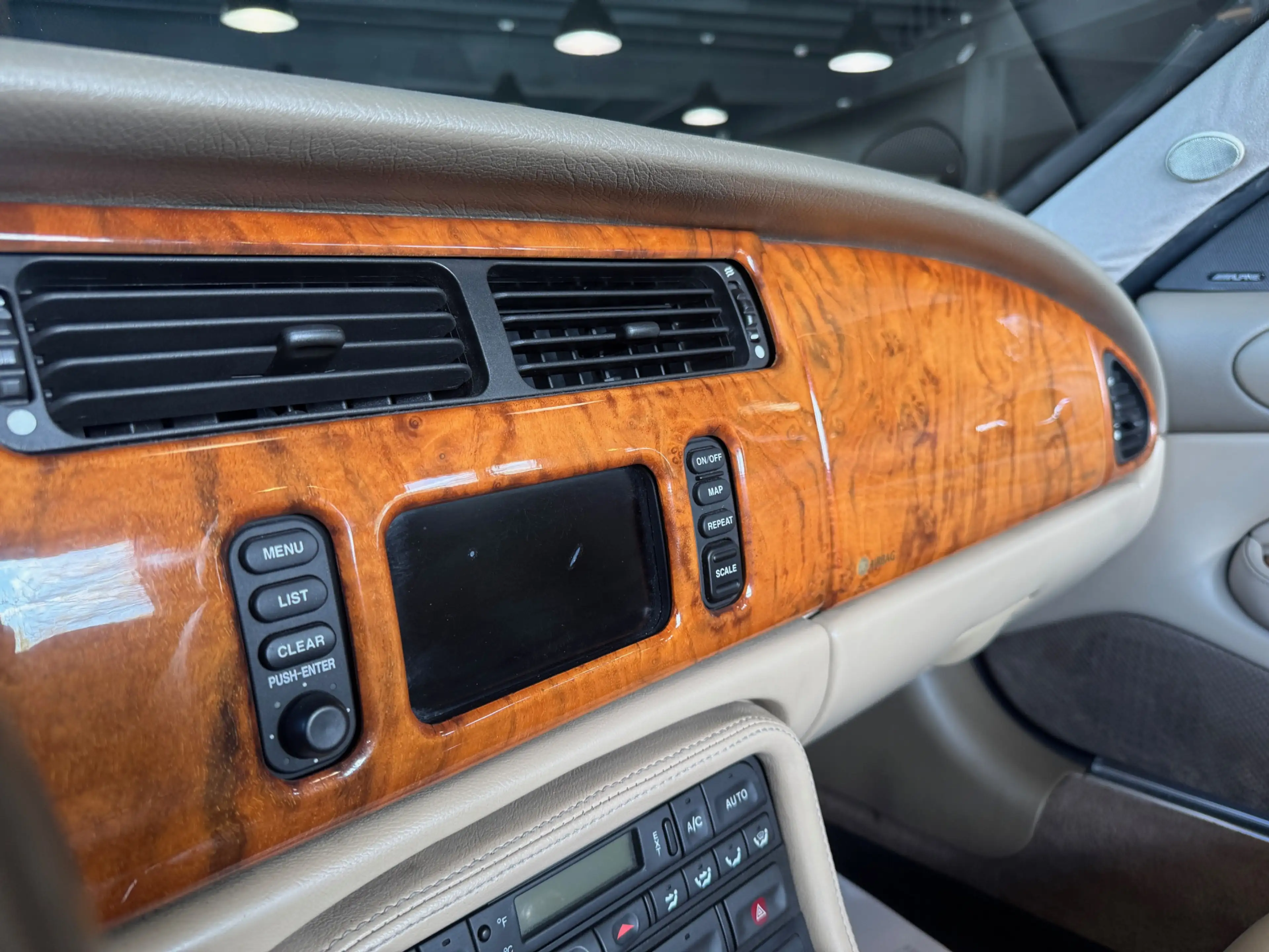Jaguar XKR 4.0 V8 Convertible — photo 10