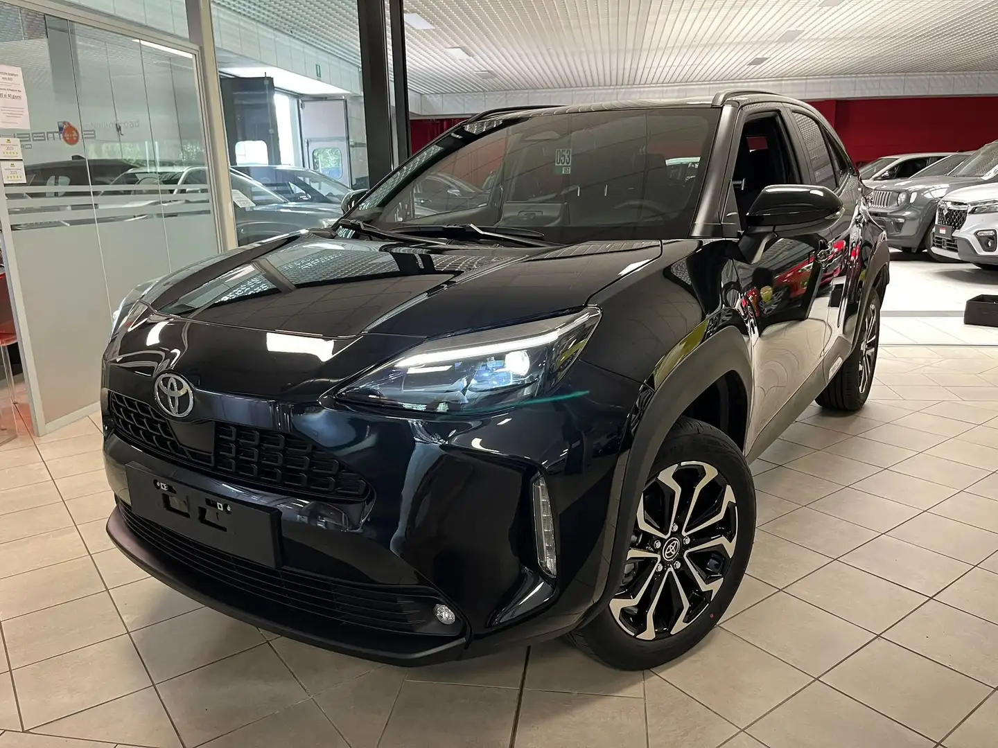 Toyota Yaris Cross 1.5h Trend 130cv e-cvt sconto 5500€ Nero - 2