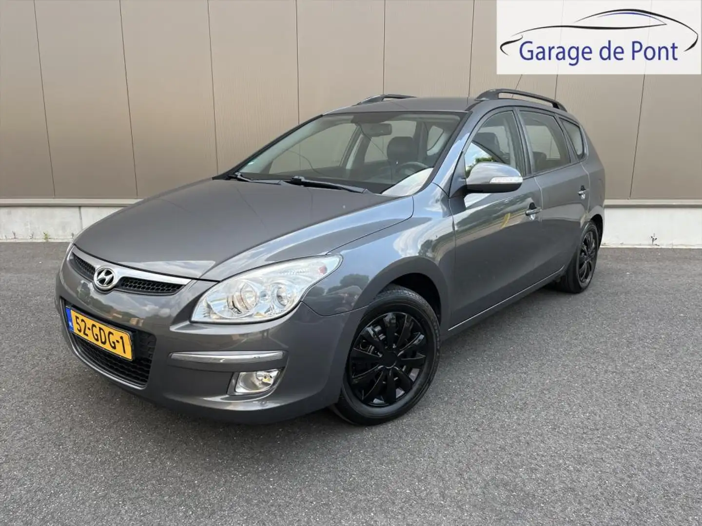 Hyundai i30 CW 1.6i i-Catcher zeer veel opties! nieuwe apk! Grijs - 1