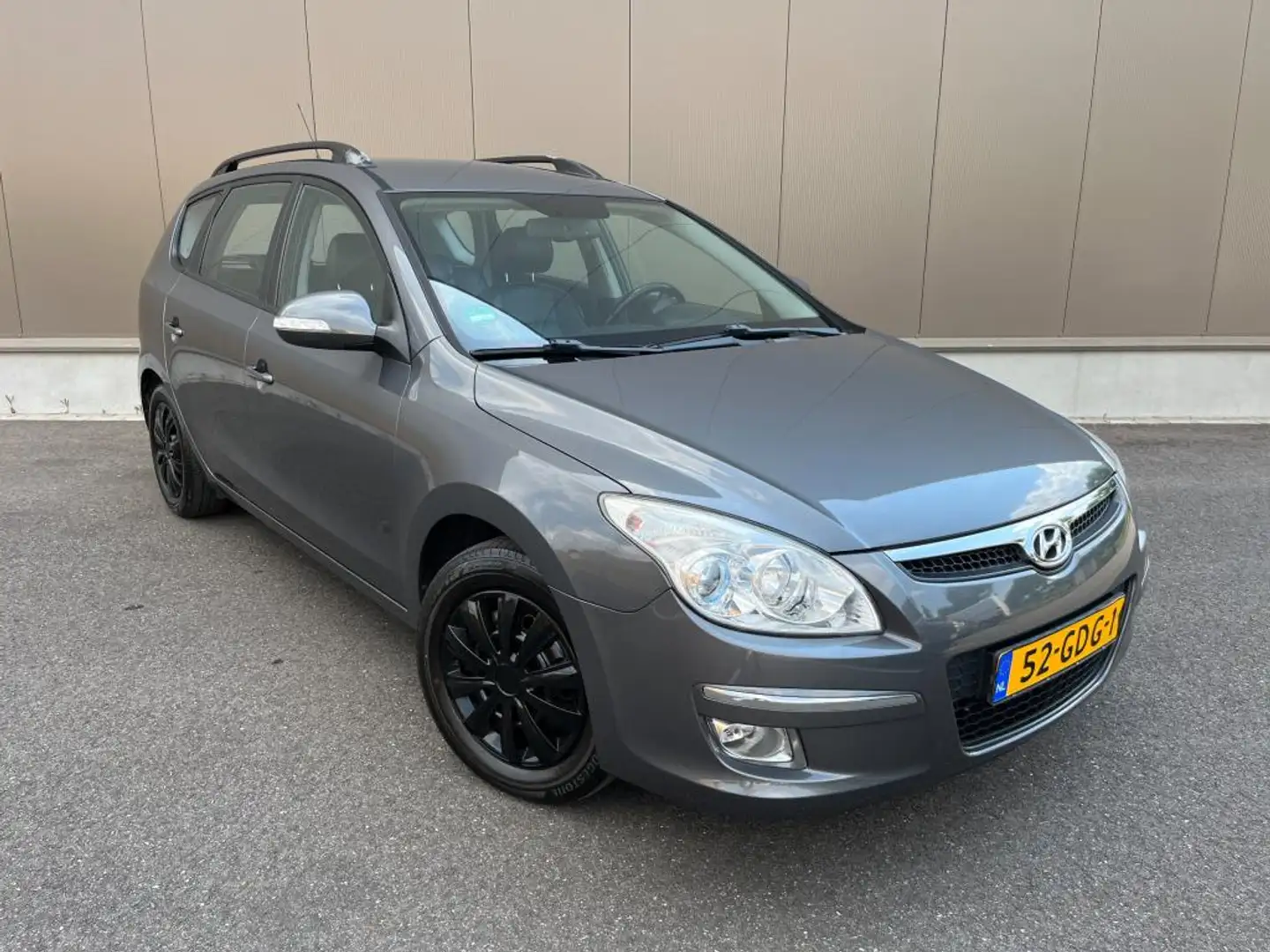 Hyundai i30 CW 1.6i i-Catcher zeer veel opties! nieuwe apk! Grijs - 2