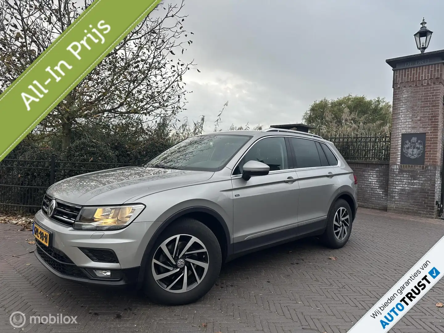 Volkswagen Tiguan 1.4 TSI Business Trekhaak Navi GARANTIE Gris - 1