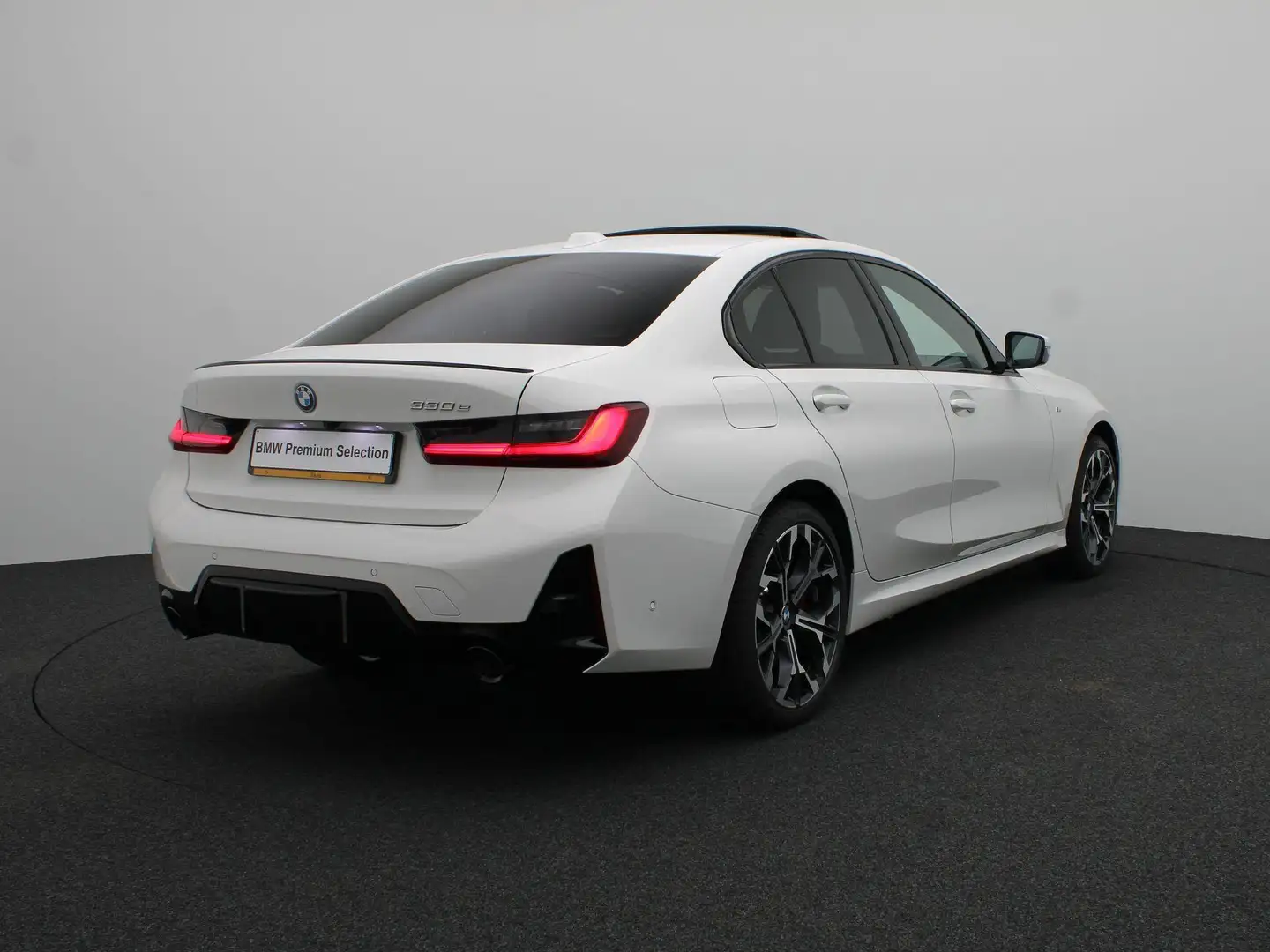 BMW 330 3 Serie Sedan 330e M Sportpakket Pro | Stuurwielra Wit - 2
