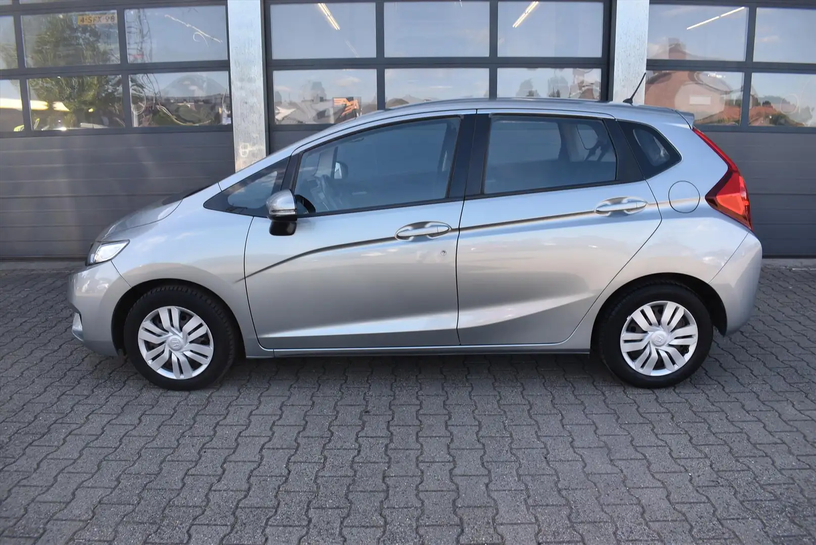 Honda Jazz 1.3 i-VTEC 102pk CVT Trend Grijs - 2