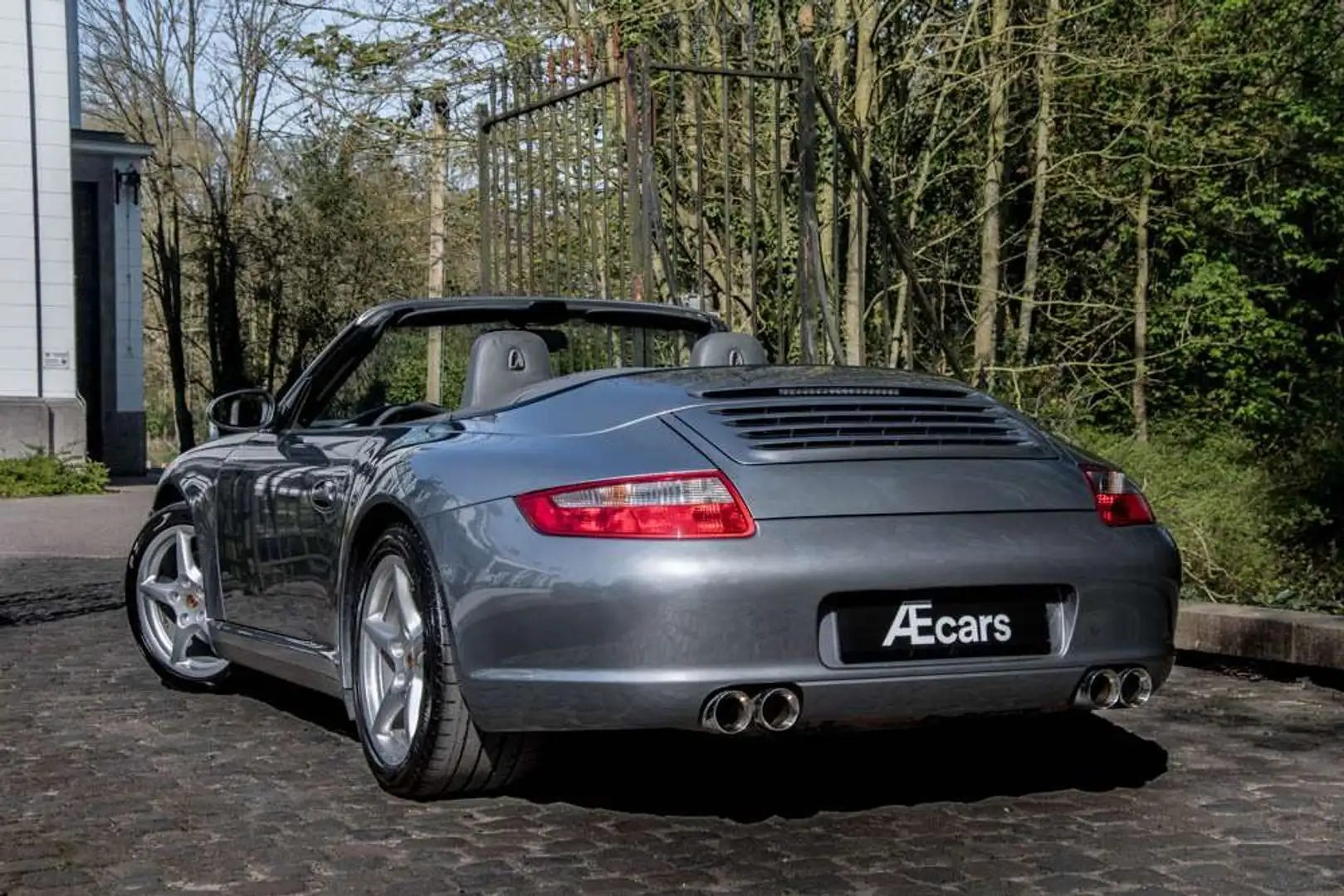 Porsche 997 911.1 / CARRERA 4 / CABRIOLET / TIPTRONIC / PASM Gris - 1