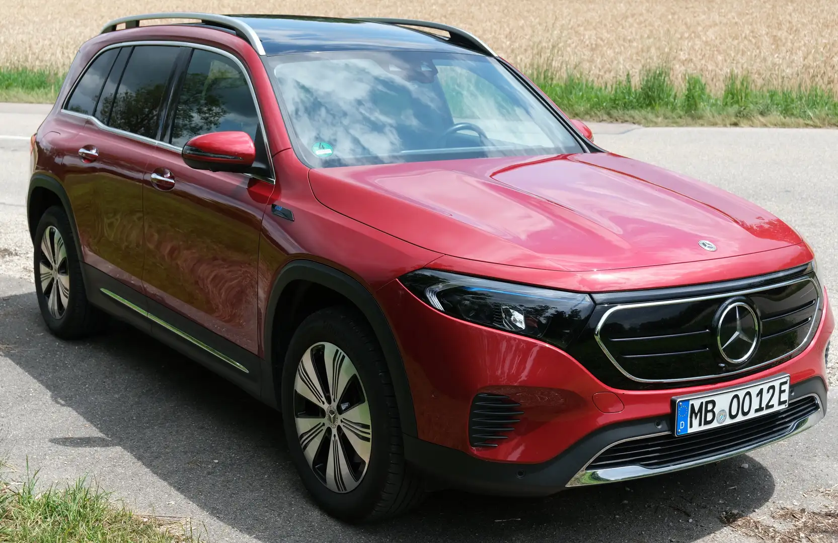 Mercedes-Benz EQB 300 EQB 300 4Matic, Massagesitze, Lenkradheizung Roşu - 1