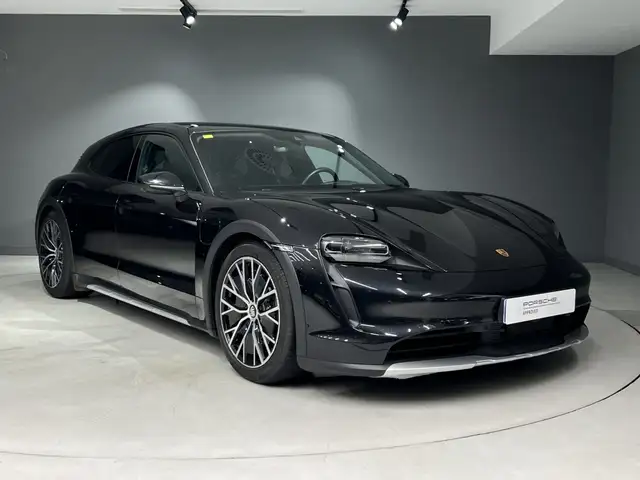 Porsche Taycan view 7