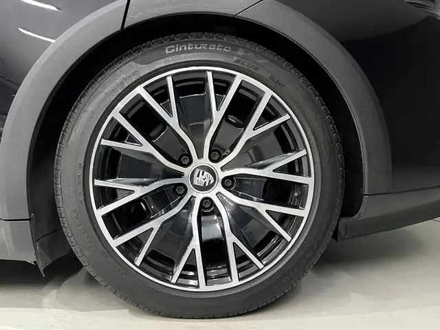 Porsche Taycan view 10