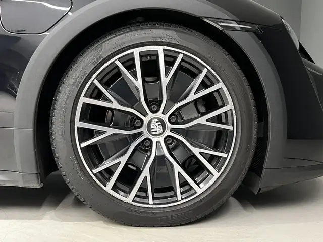 Porsche Taycan view 9