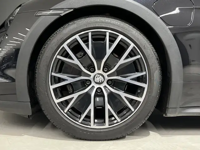 Porsche Taycan view 11