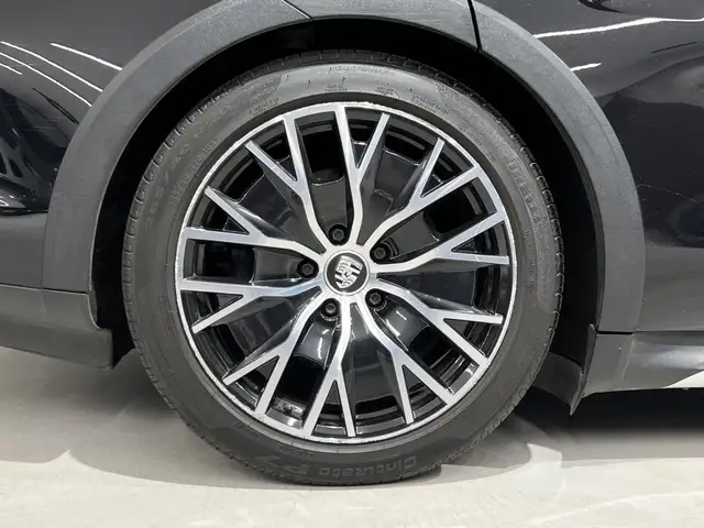 Porsche Taycan view 12