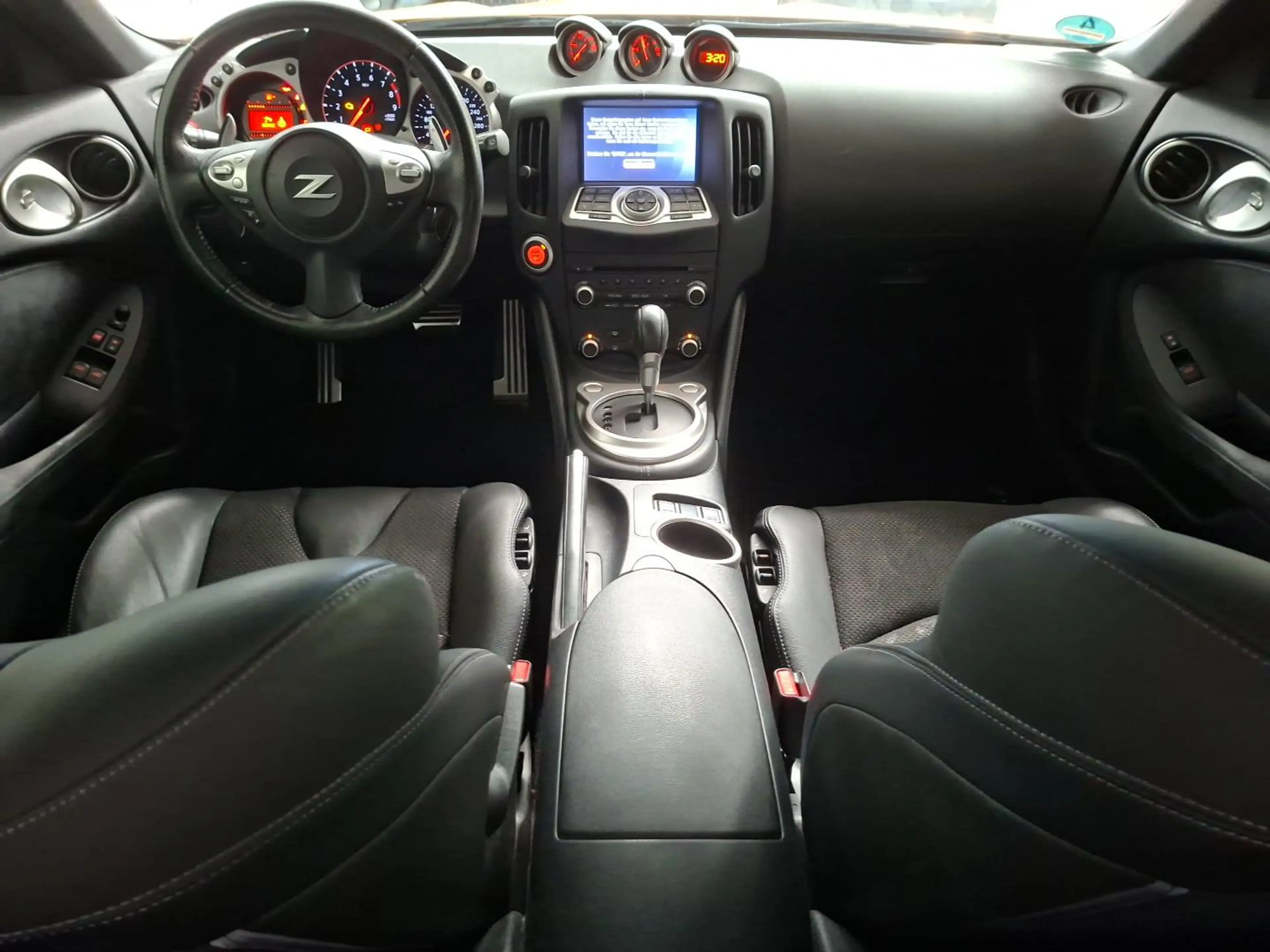 Nissan 370Z Coupe Pack 7AT Automatik Navi Kamera19" — photo 12