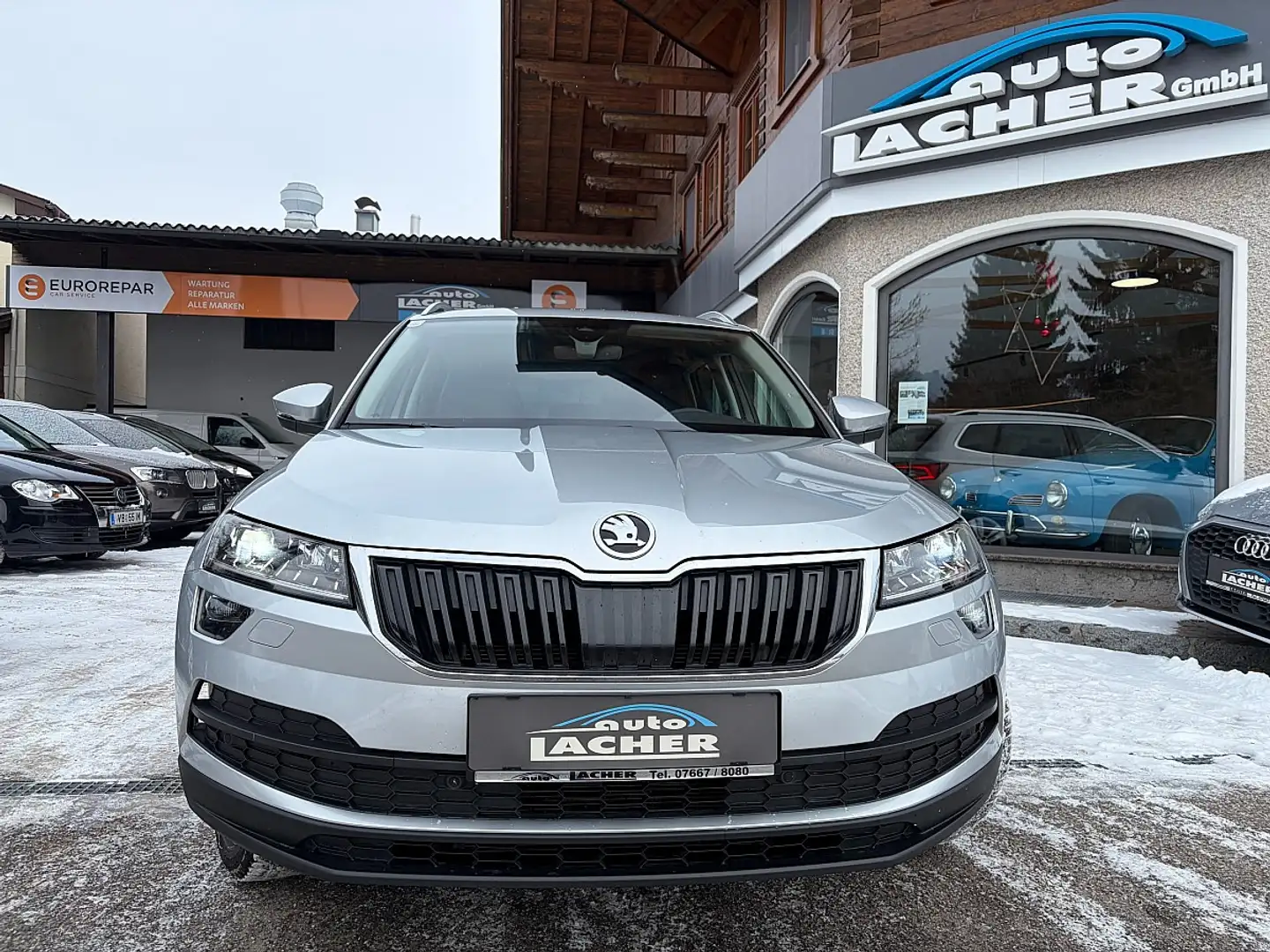 Skoda Karoq 1,0 TSI Style Limited Grau - 2