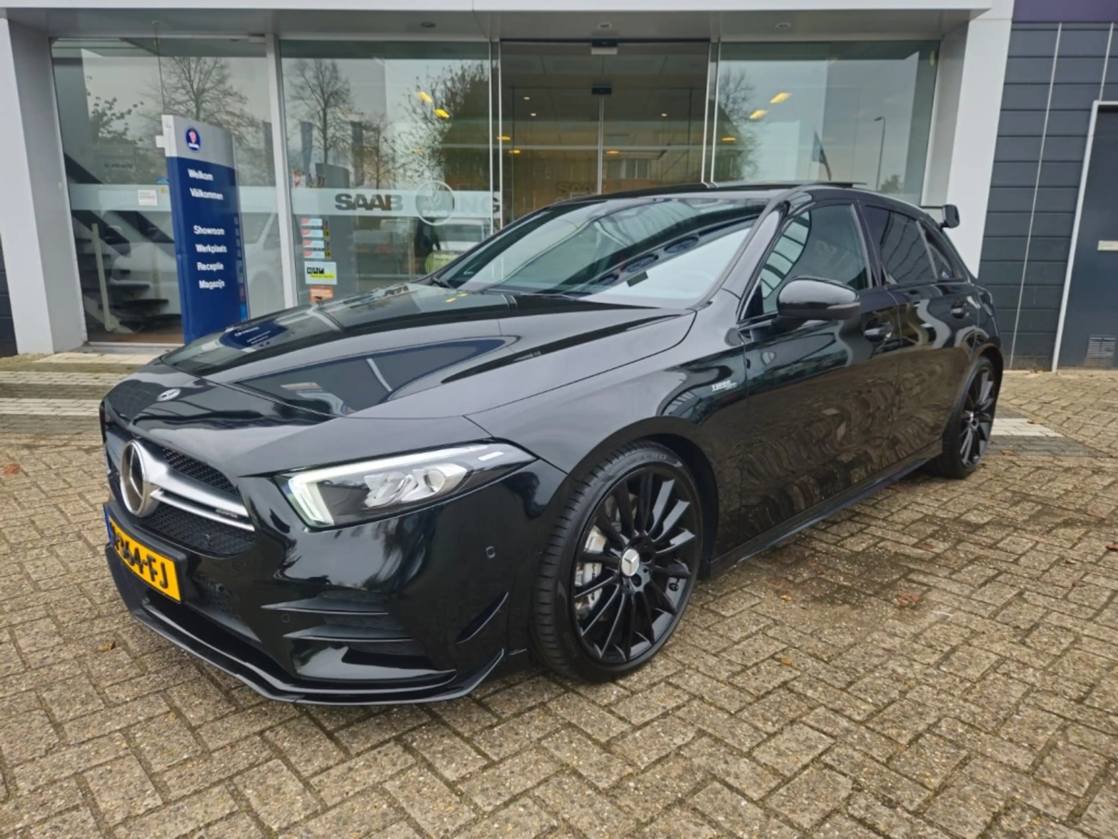 Mercedes-Benz A 35 AMG 4M Ed. 1 Pano | Burmester | Akrapovic