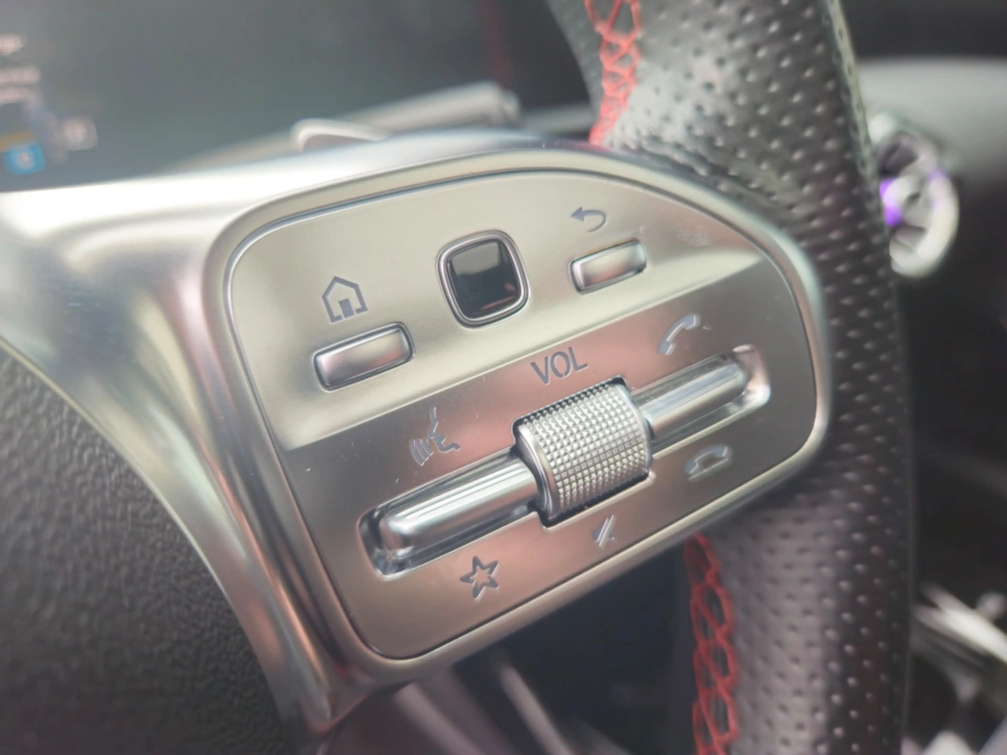Mercedes-Benz A 35 AMG 4M Ed. 1 Pano | Burmester | Akrapovic — photo 13