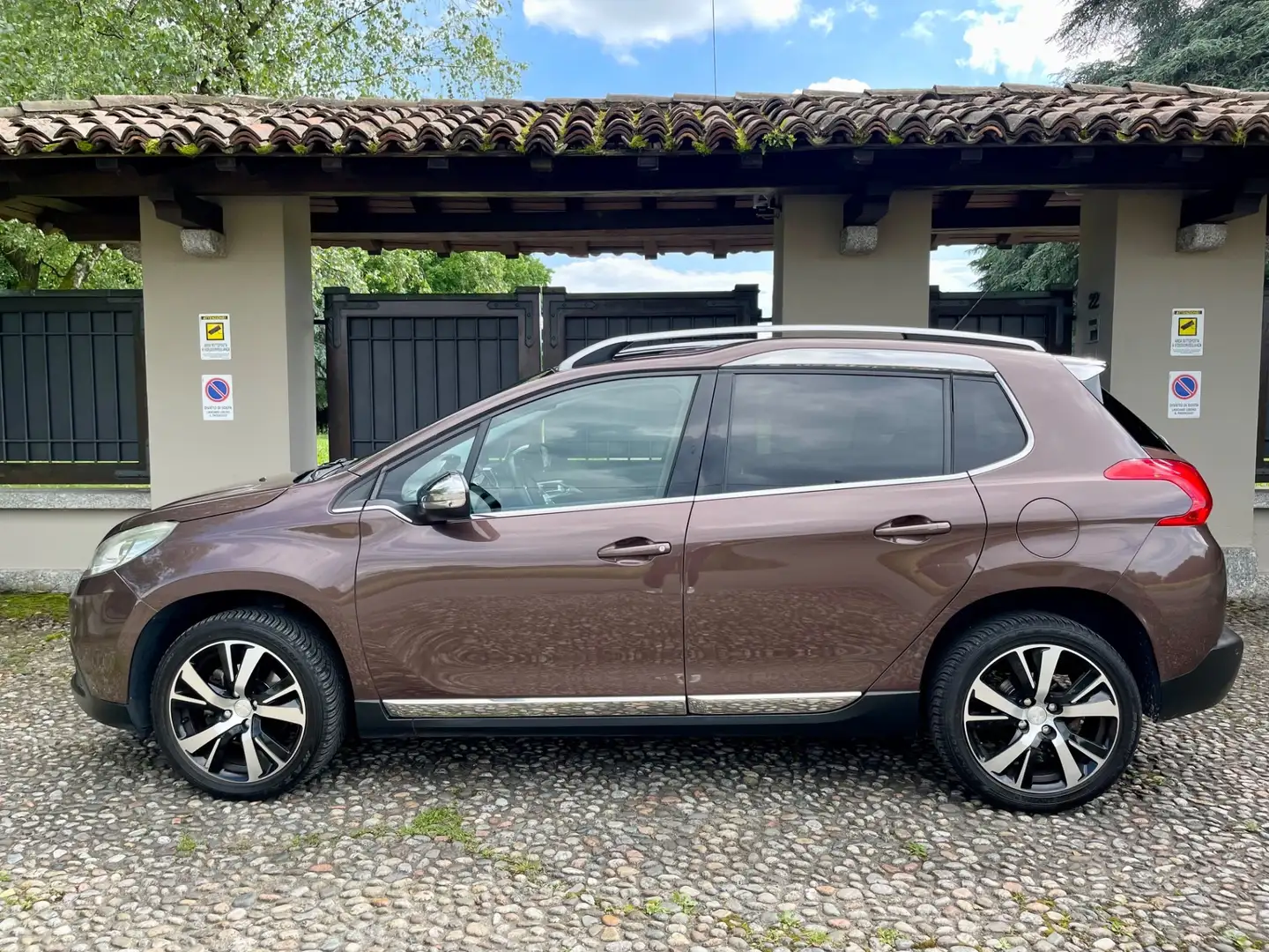 Peugeot 2008 1.6 e-HDi 115 CV Stop&Start Allure Braun - 2