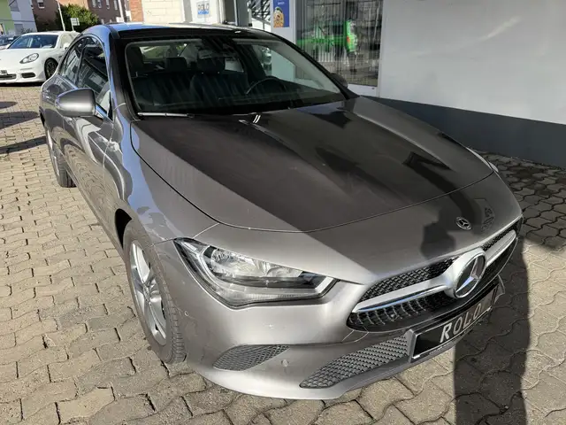 Mercedes-Benz CLA 180 7G Kamera AppleCarPlay Distronic Leder